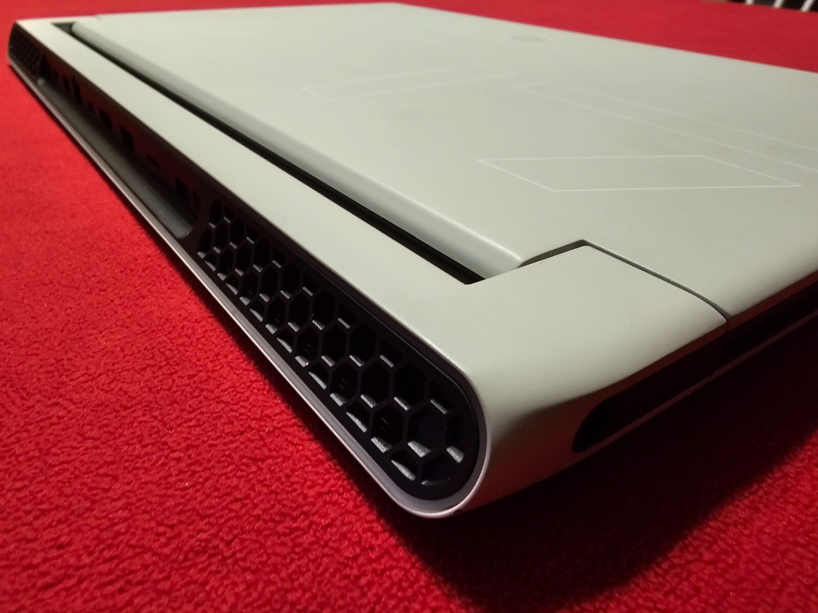 Alienware x17 R1 i9-11980HK 64GB RAM 4TB m2 17.3″ UHD 4K 120Hz RTX 3080