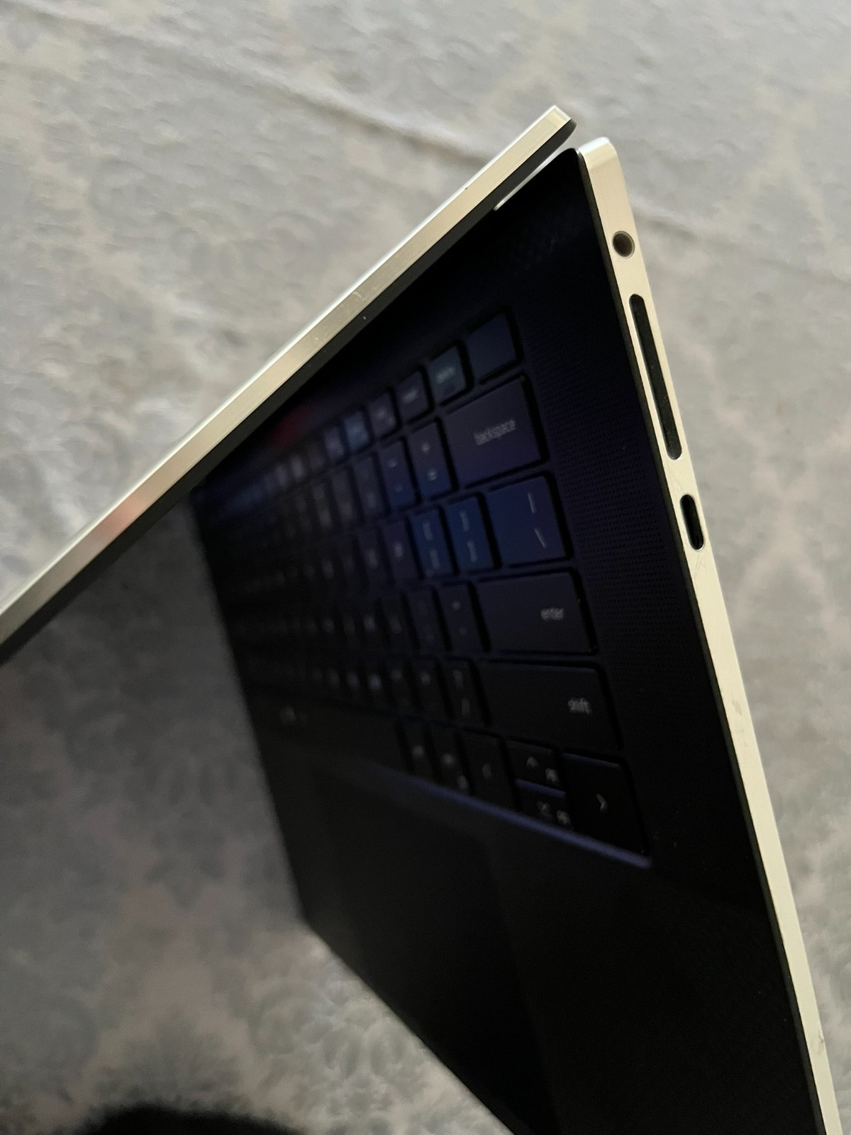 dell xps 15 9500 i7-10750h – 8GB RAM – 2.60GHz – 256GB – Windows 11 Home