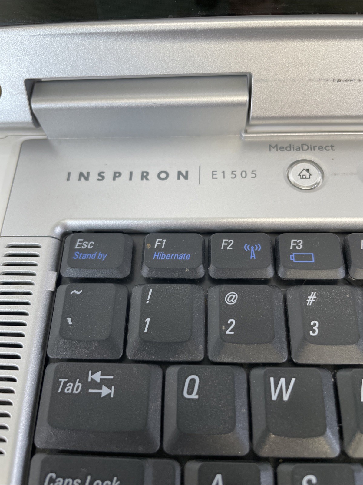 Retro Dell Inspiron E1505 15.4″ Intel Core 2 Duo 1.83GHz 2GB RAM 80GB HDD WinXP