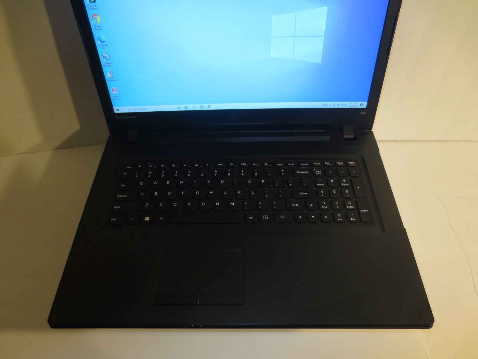 LENOVO IDEAPAD 300-17ISK- 17.3 CORE i5-6200U@2.30GHz 8GB RAM 1TB SSD WIN10