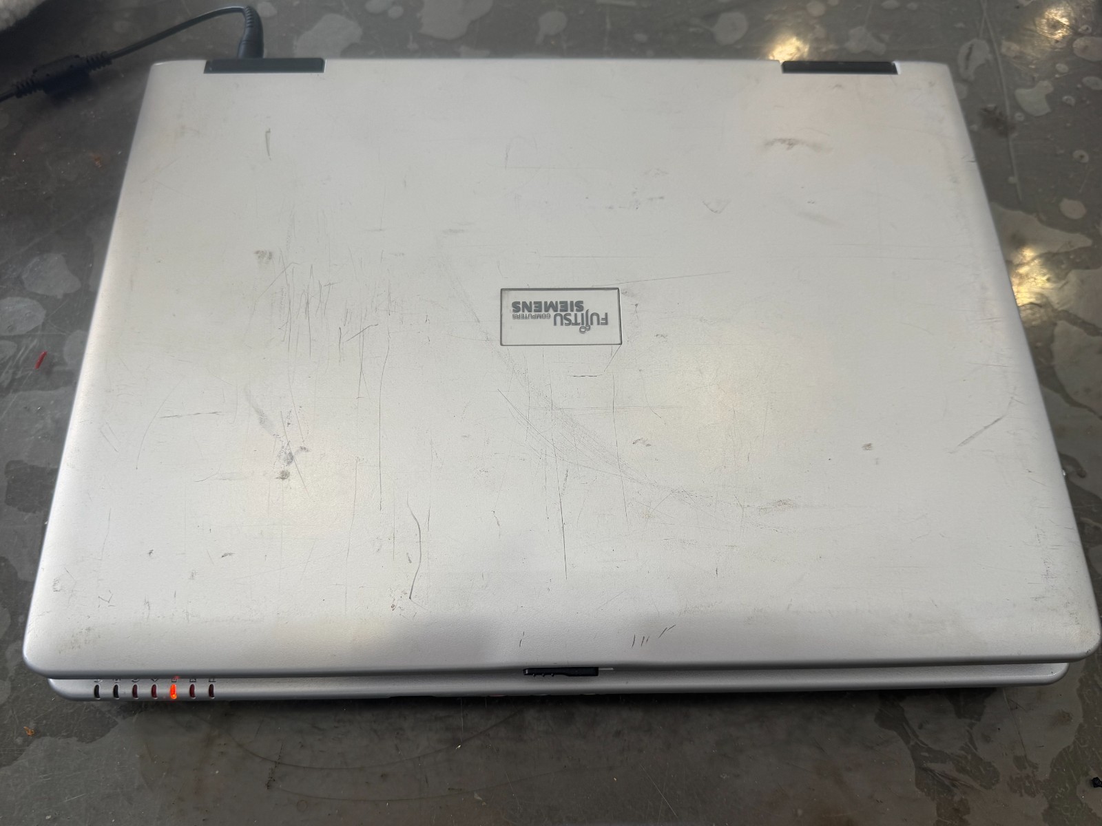 Fujitsu Siemens Amilo A1650G Model: M52174 Vintage Laptop + Power Supply