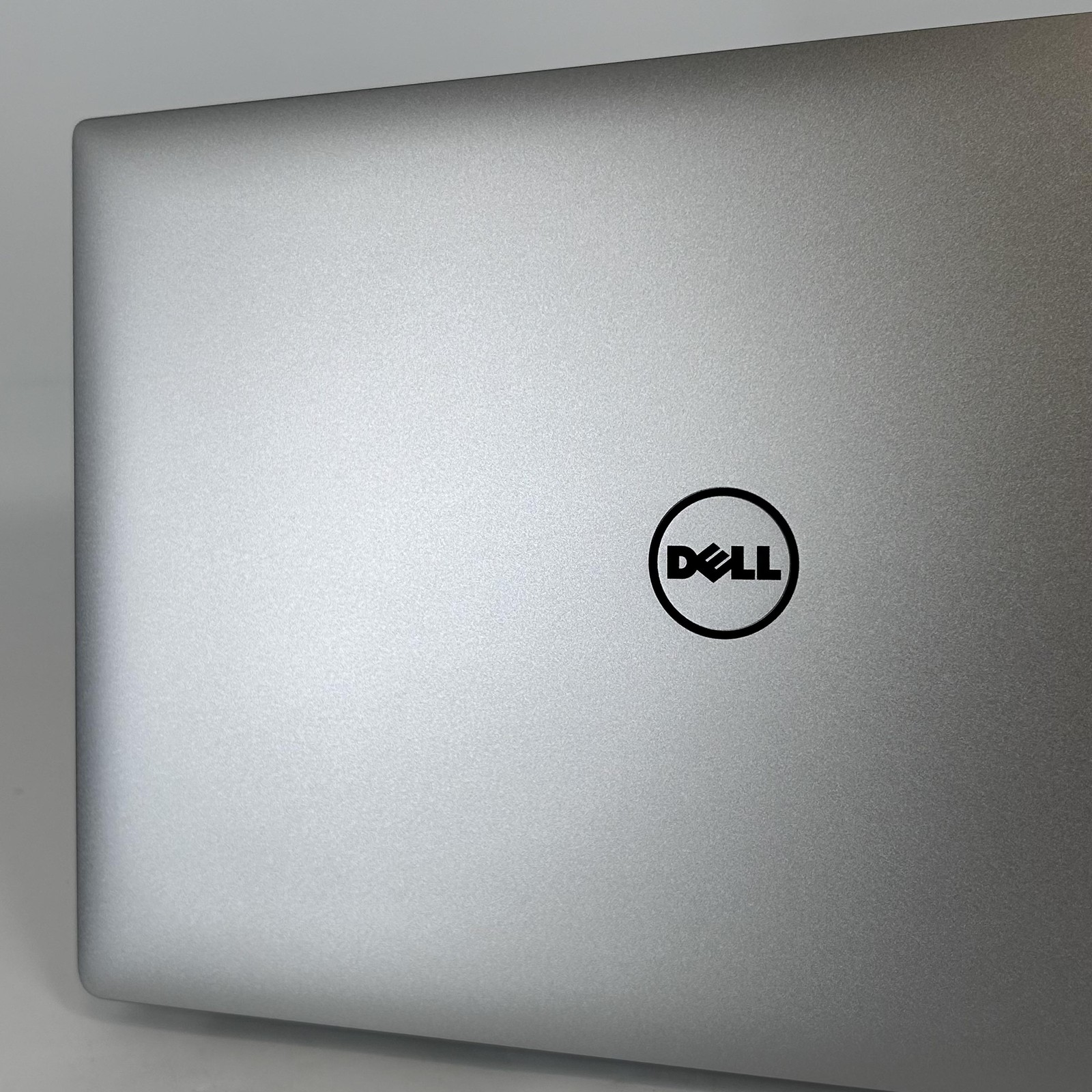 Dell XPS 15 9560 Gray FHD i7-7700HQ 2.80GHz 16GB 512GB SSD GTX 1050 Good