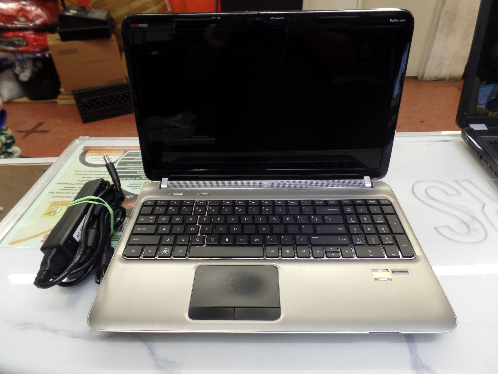 Brushed Aluminum 15″ HP Pavilion DV6-6123cl 1.40GHz Amd A6 6GB 500GB win10 DVD