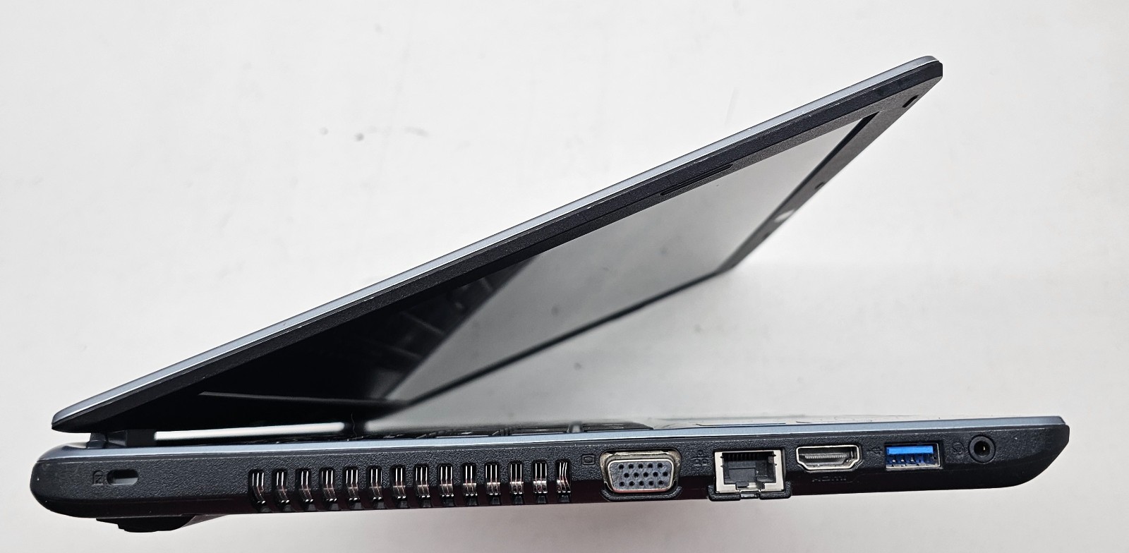 Acer Aspire E15 E5-571-38KI Laptop Intel Core i3-4005U 4GB Ram NO HD/OS (FL)