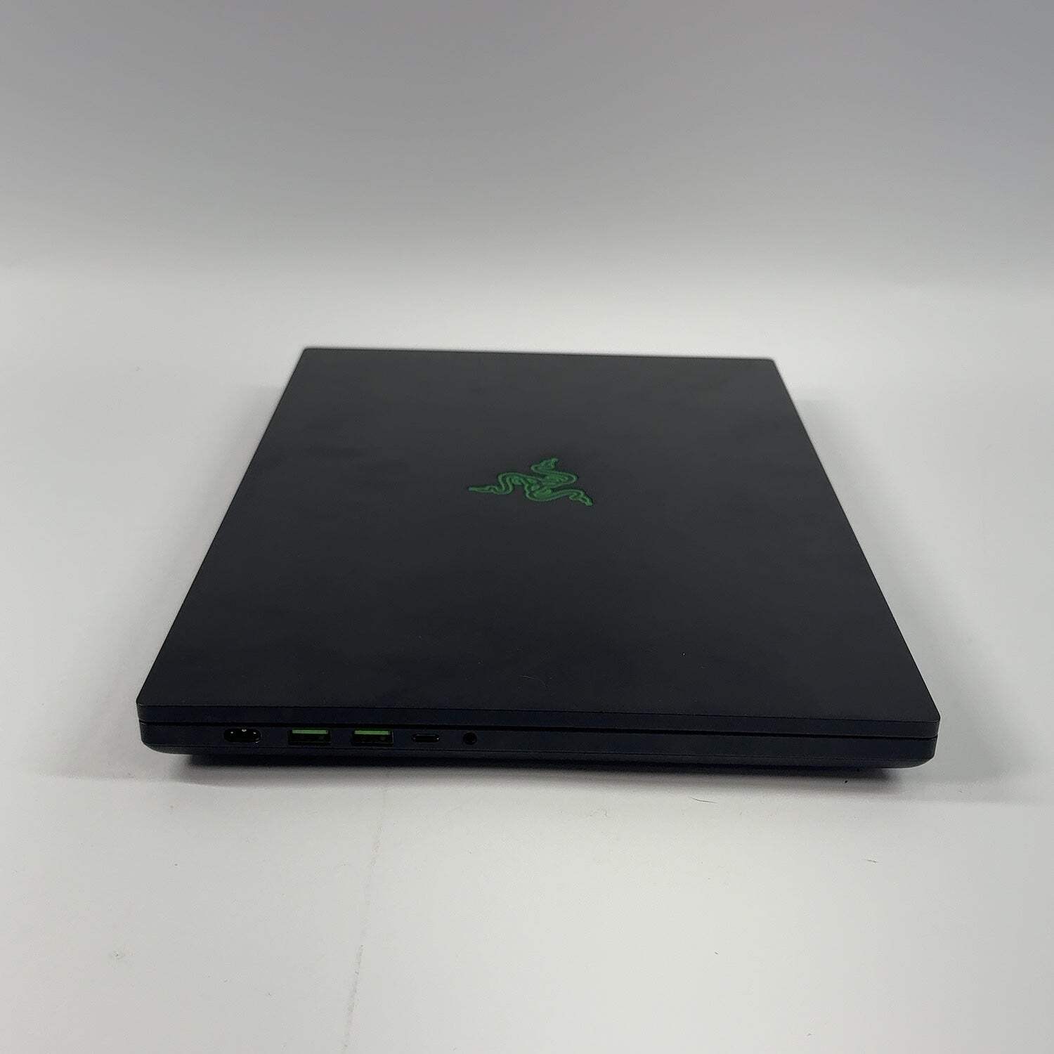 Razer Blade 16 RZ09-0483 16″ i9-13950HX 2.2GHz 32GB RAM 1TB SSD GeForce RTX 4090
