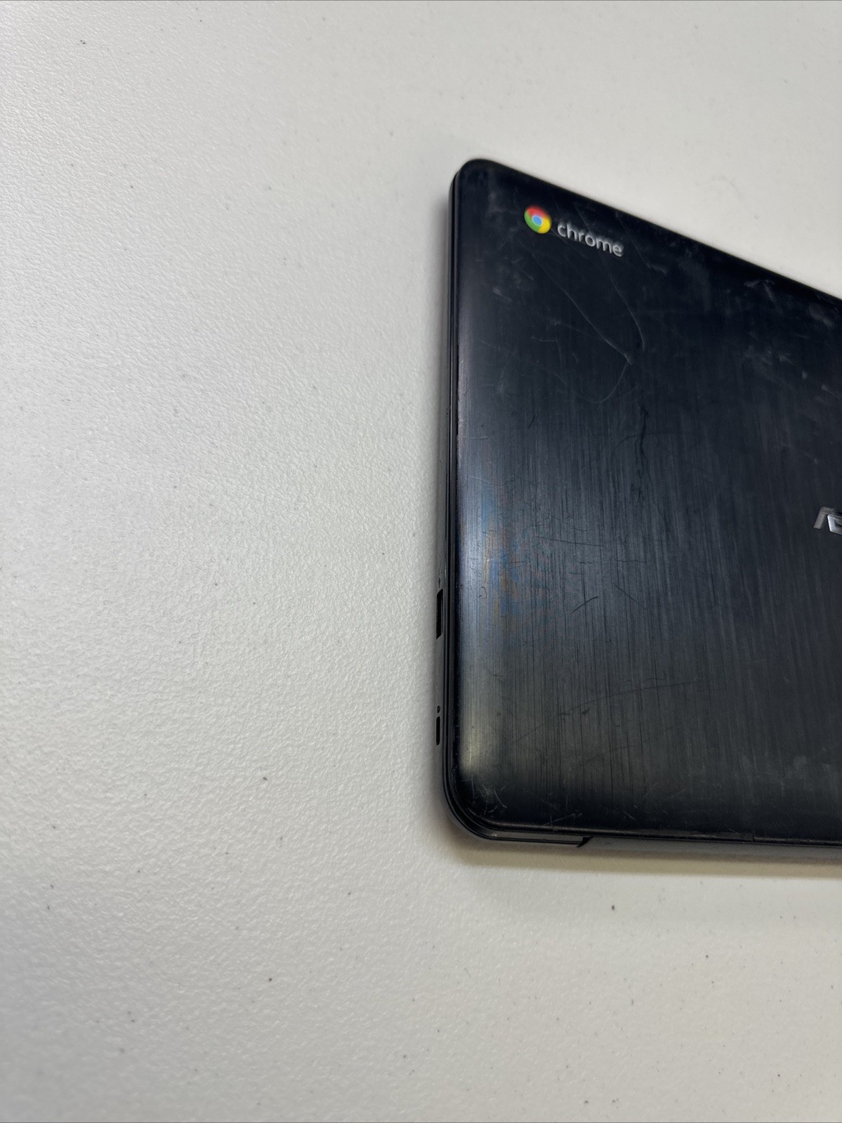 ASUS Chromebook C300M 13″ Celeron @ 1.6GHz 4GB RAM 32GB SSD ChromeOS