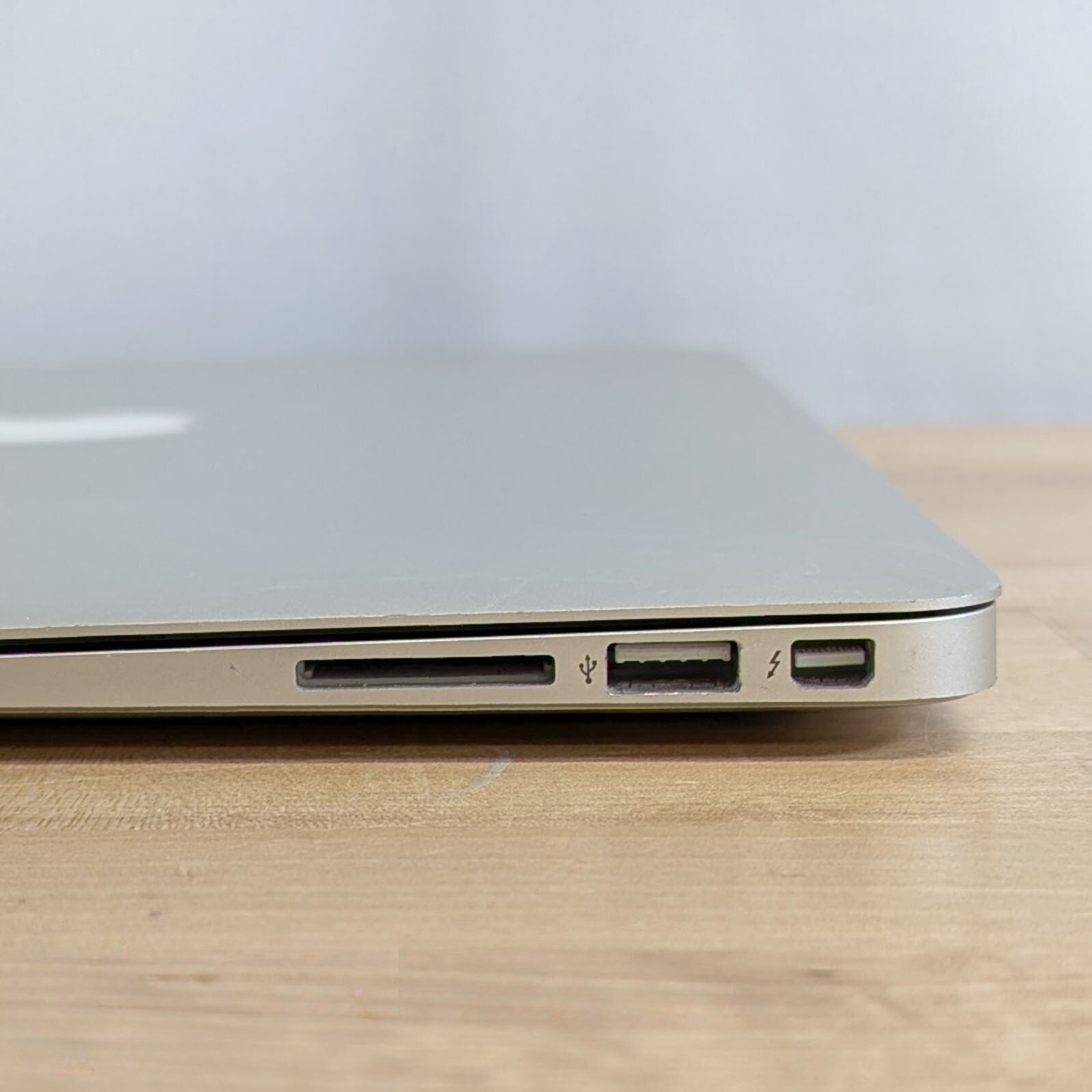 Apple MacBook Air A1466 i5-3427u 1.80GHz 4GB RAM (2012 – No Drive)