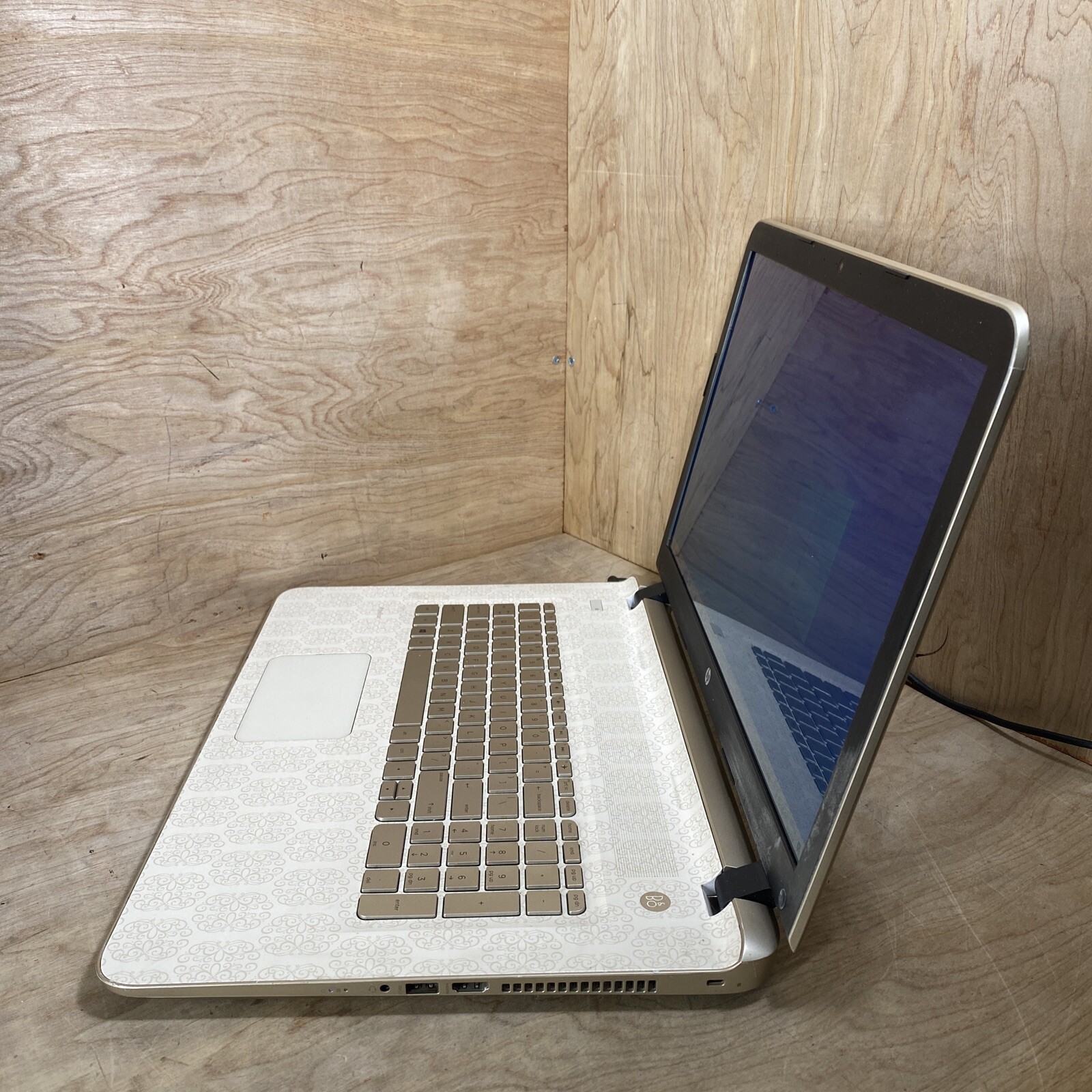 HP Pavilion 17-g199cy AMD A4-6210 R3@1.80GHz | 6GB | 256GB SSD | W10H | BAD BATT