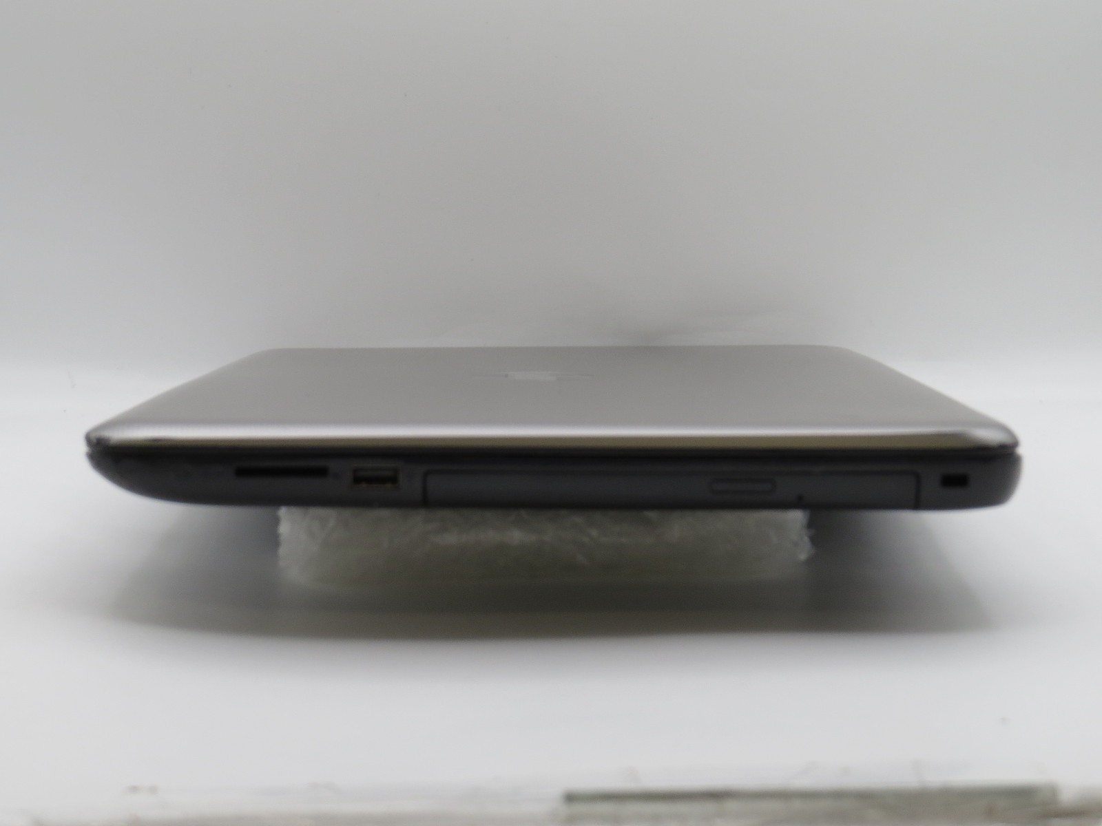HP 15 ay011nr | i5-6200U @ 2.3GHz | 8GB DDR4 | 238GB 2.5″ SATA SSD | 15″ | No OS