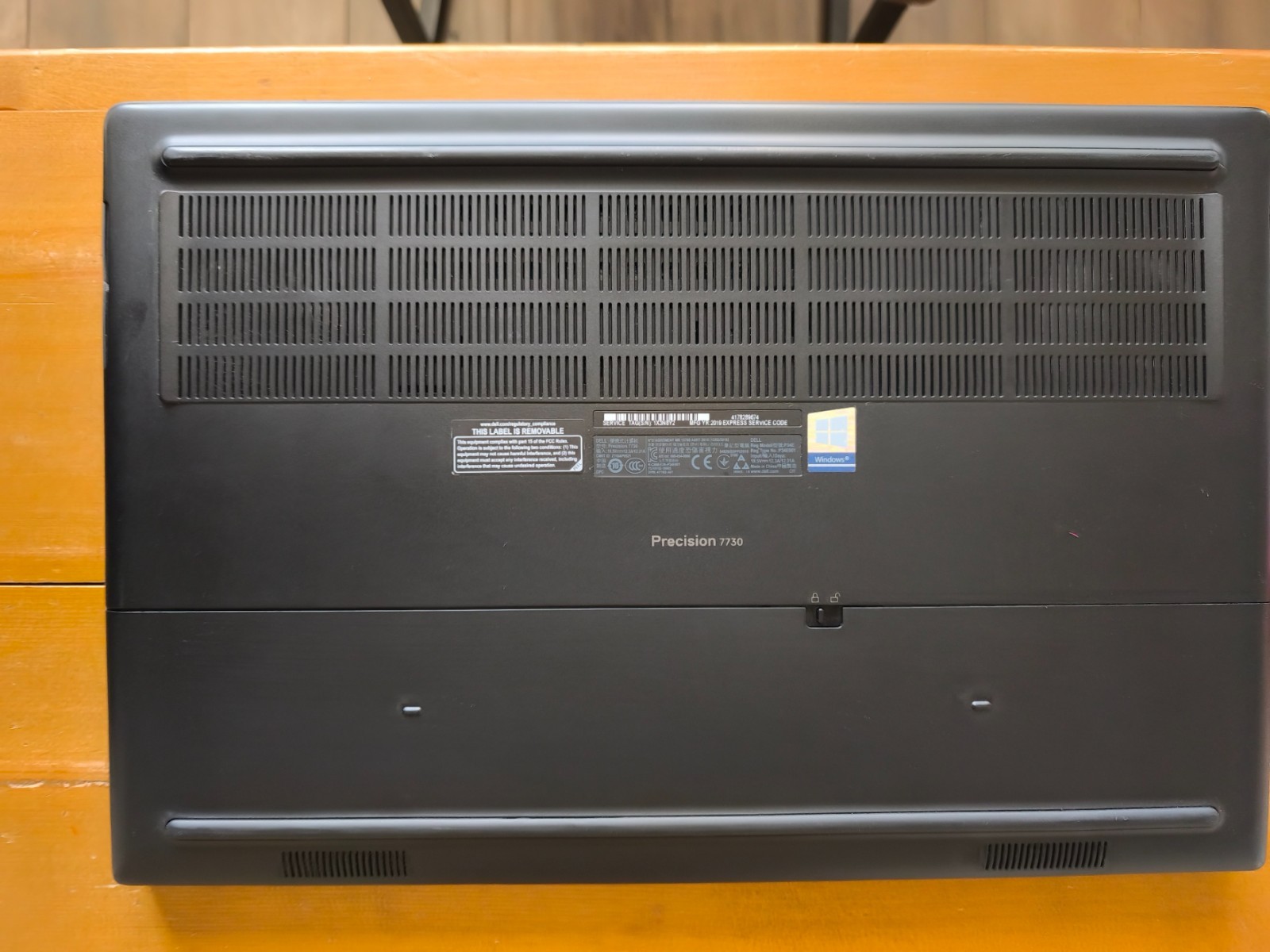 Dell Precision 7730 – i7-8750H 2.2GHz (96GB RAM / 512GB SSD / Quadro P3200)