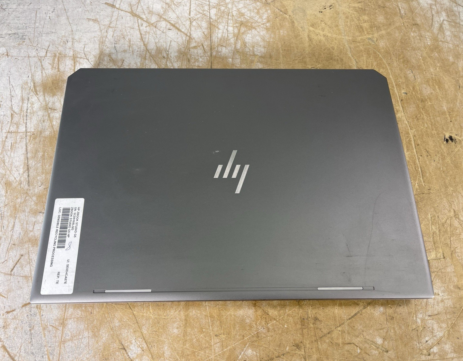 HP ZBOOK STUDIO G5 i7-8850H @ 2.60GHz, 16GB RAM, NO HDD/OS – (FOR PARTS)