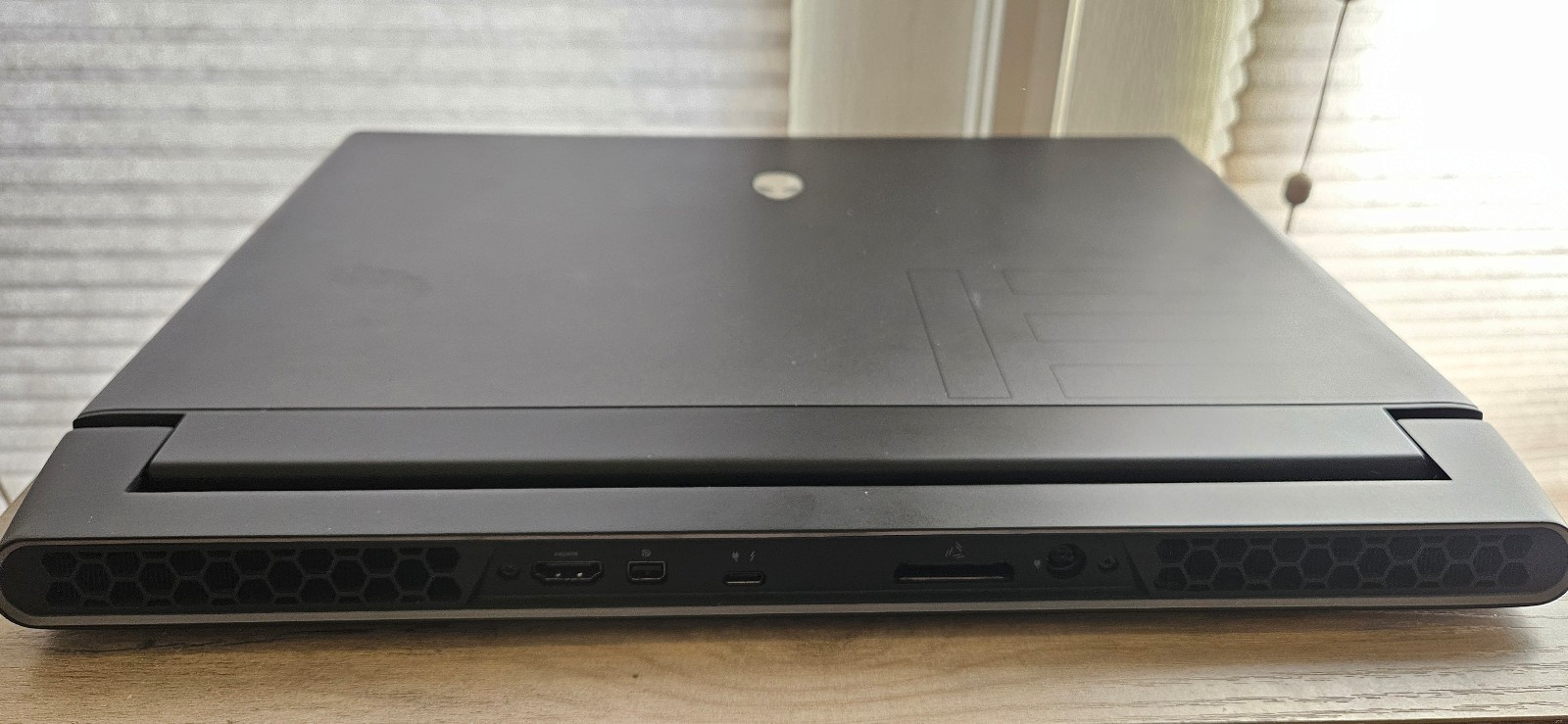 Alienware m15 R4 15.6″ 300Hz FHD – i7-10870H – 16GB RAM – RTX 3070 – 1TB SSD