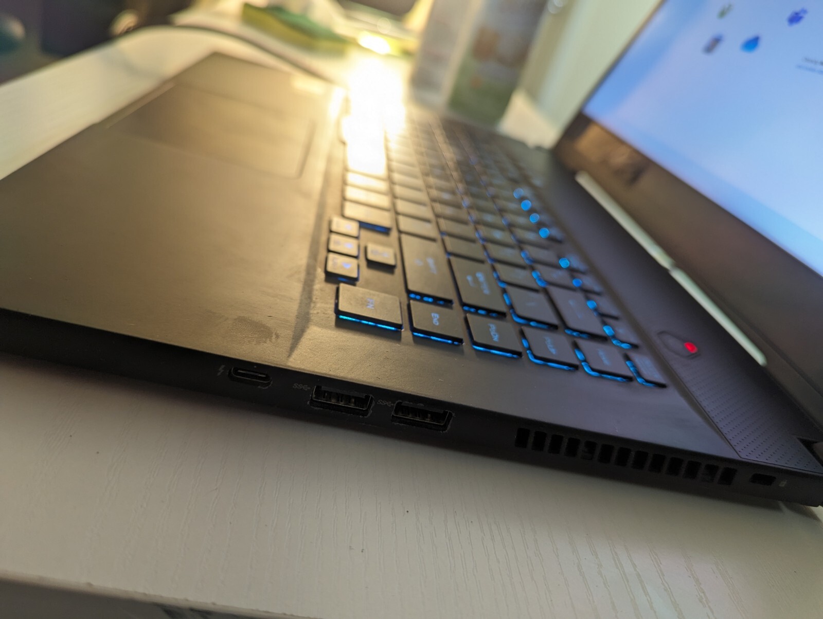 ASUS ROG Zephyrus M15 15.6″ (1TB SSD, Intel i7-10750H, 16 GB RAM) Laptop – Black