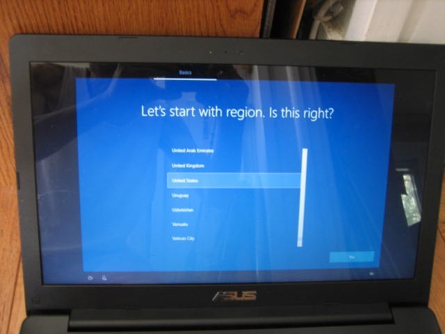 ASUS WINDOW 10 LAPTOP AND 4 GB RAM WITH POWER CHARGER MODEL NUMBER X553S