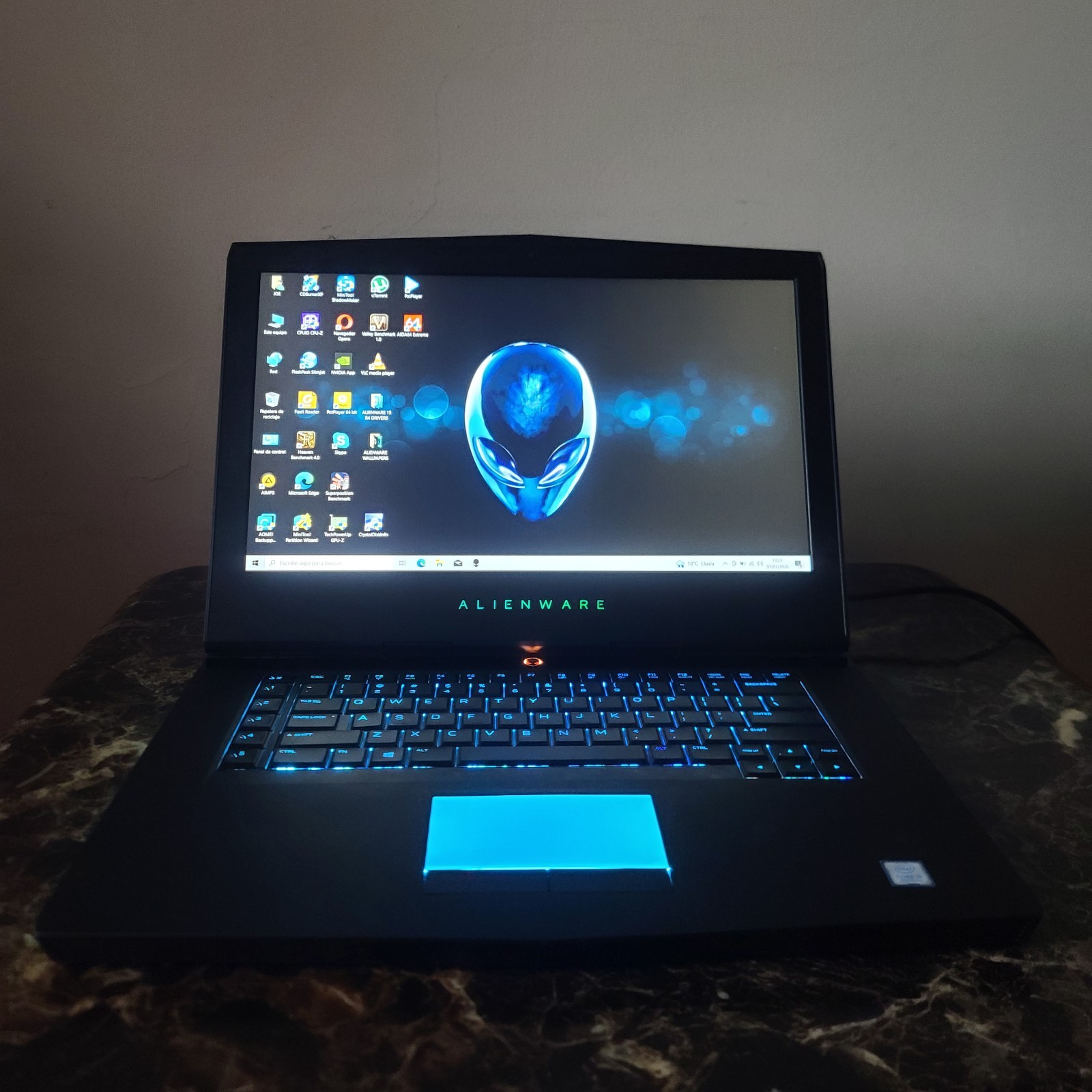 ALIENWARE 15 R4 GAMING LAPTOP CORE i5-8300H 16GB RAM GTX 1060 128GB NVMe 1TB HDD