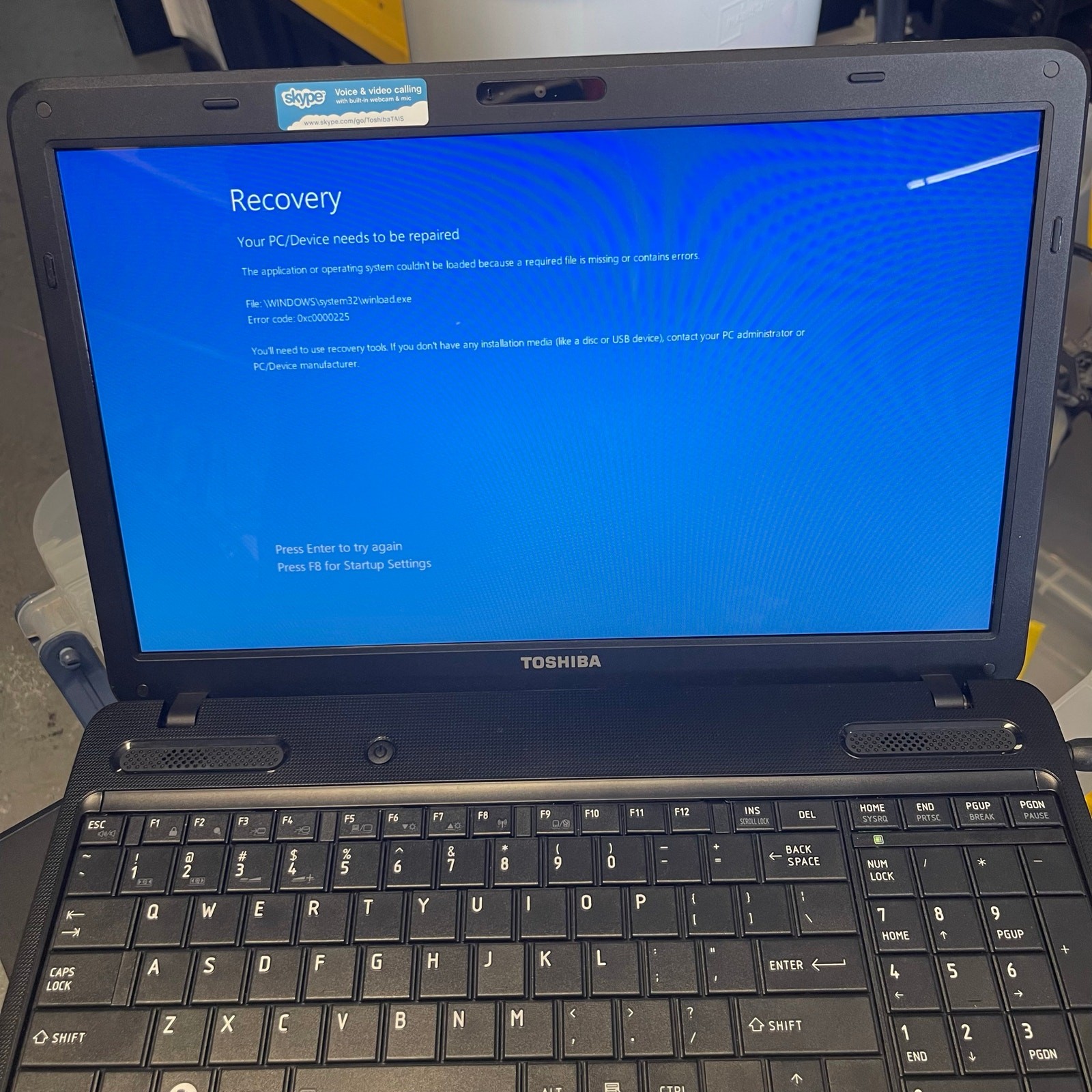 Toshiba Satellite C655 PARTS ONLY Laptop and Carrying Bag PLEASE READ