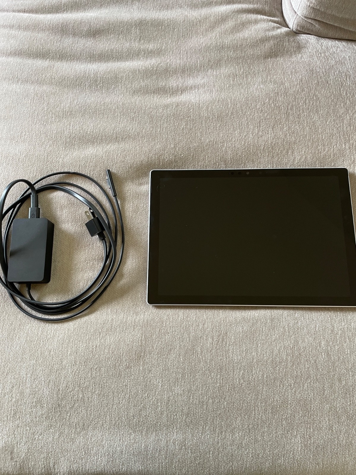 microsoft surface 7plus- 128GB graphics, 8GB RAM, i3 intel processor