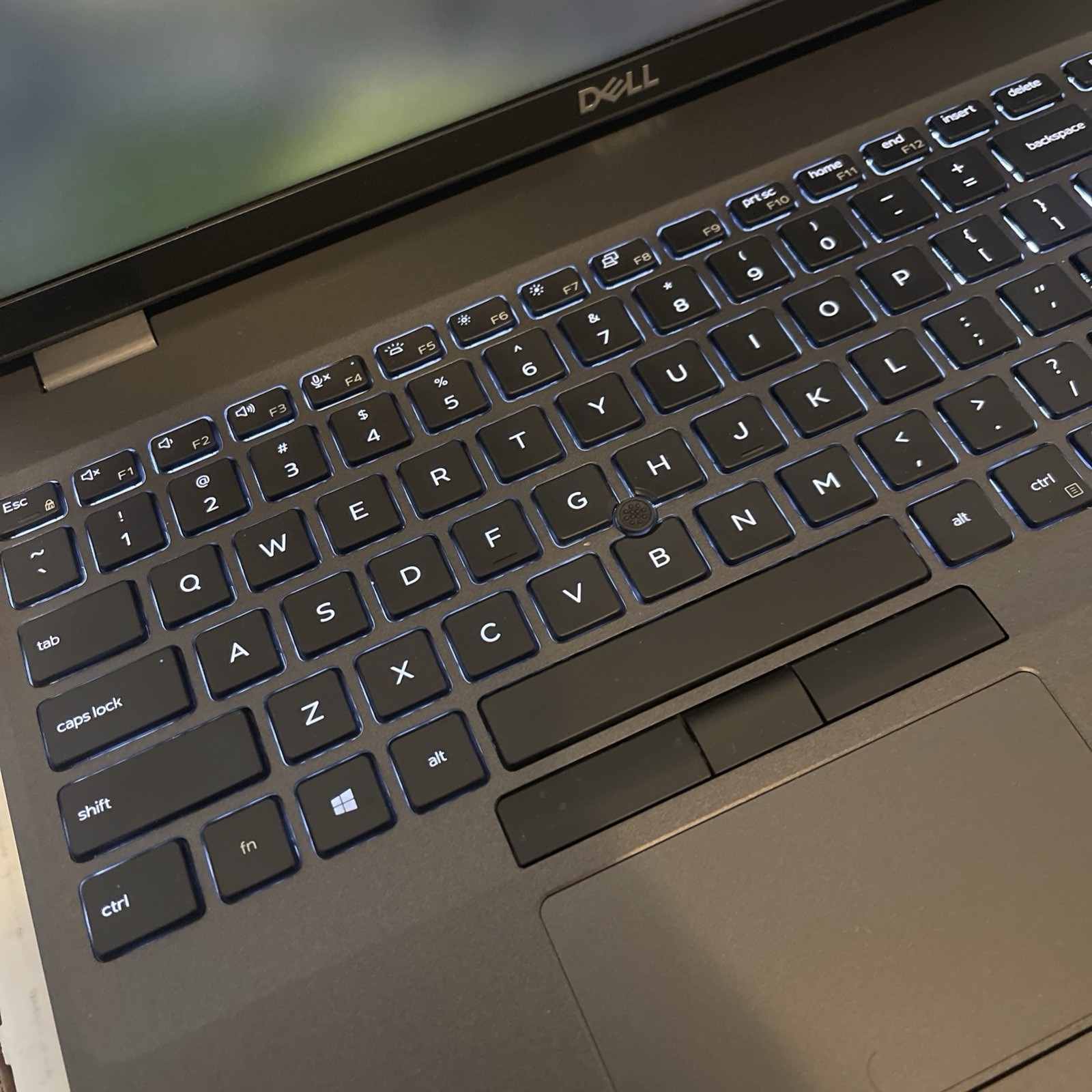 Dell Latitude 5500 i7-8665U 16GB 512GB SSD Win11 Pro FHD Webcam Fingerprint