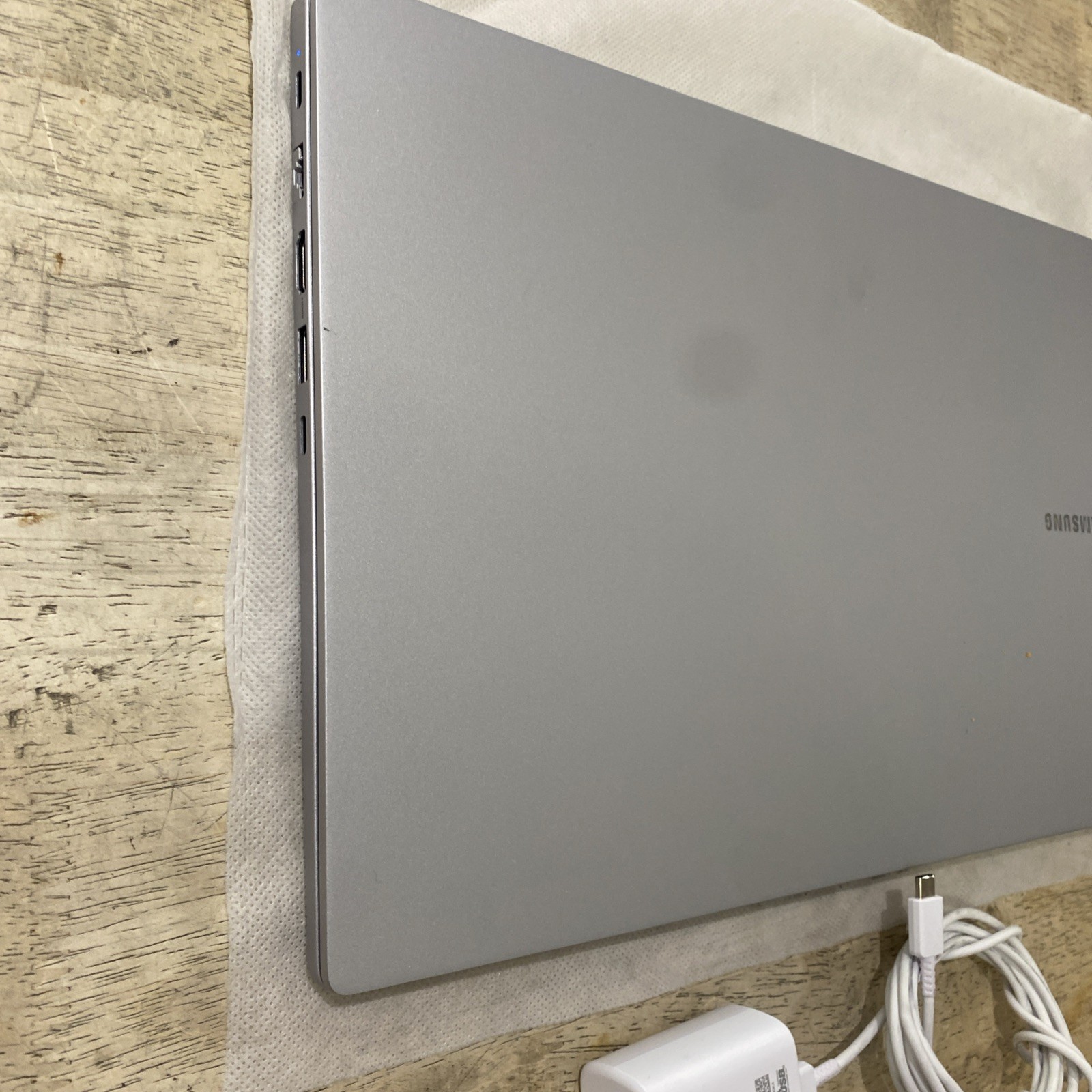 Samsung Galaxy Book 4| 15.6 Silver FHD Intel Core 7 150U| 16GB RAM|512GB SSD