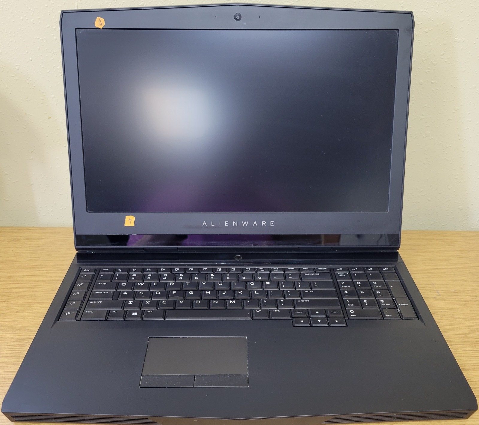 Dell Alienware 17 R5 P31E i9-8950HK 2.90GHz 32GB 256GB NVMe Gtx 1080 No OS/HDD