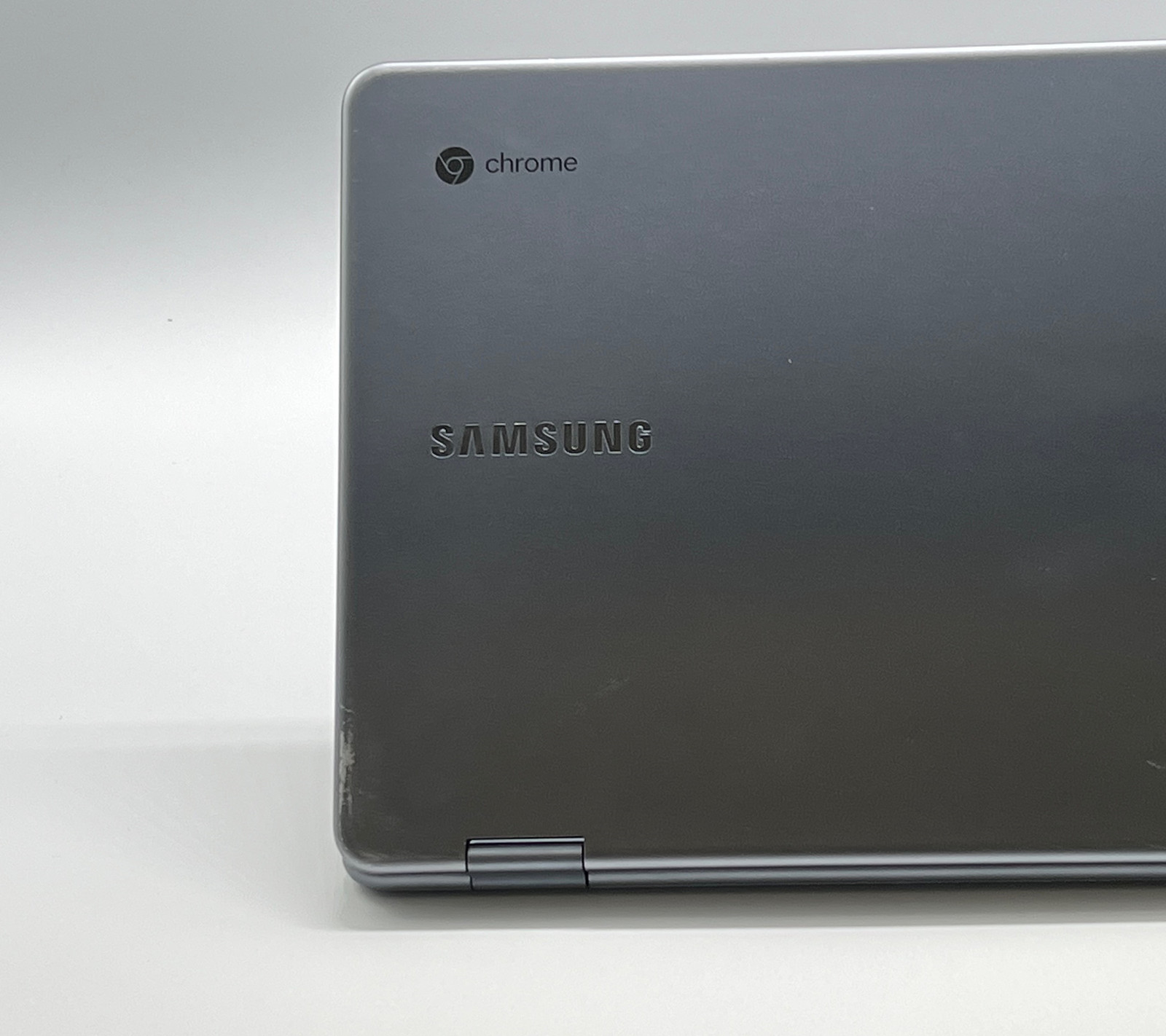 Samsung Chromebook Titan 2-in-1 Laptop XE520QAB 12-in Touchscreen 4GB RAM 32 SSD