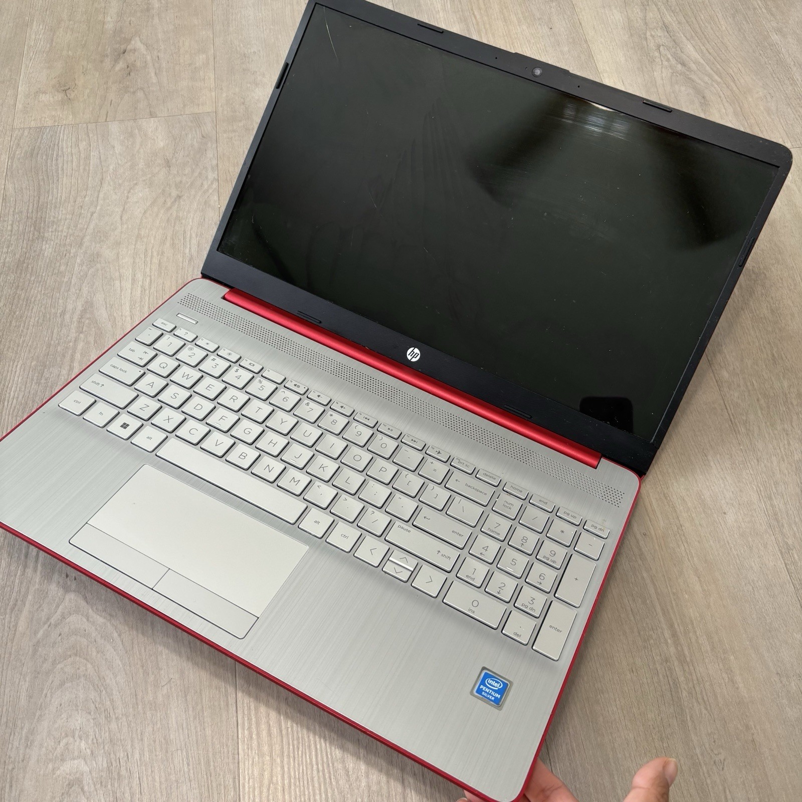 HP 15-FD0083WM Laptop 15.6″ Red, Intel Pentium N200