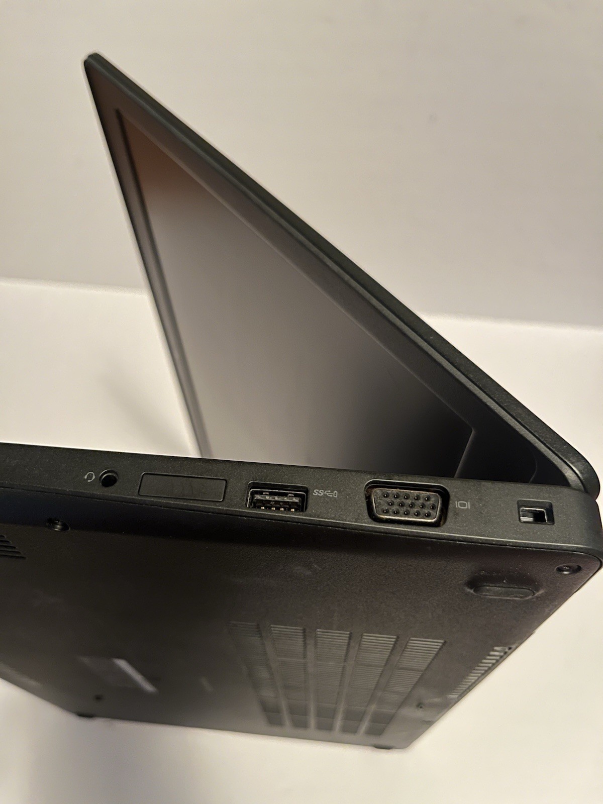 Dell Precision 3530 i5-8400H @ 2.50GHz 8/256GB Win11P UHD630 1366×768 15.5″ #051