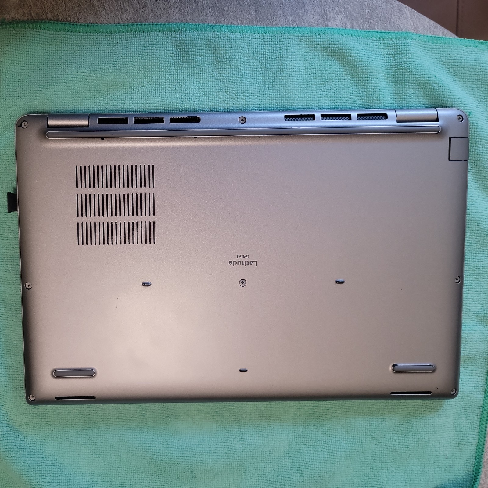 Dell Latitude 5450 14″ FHD Core Ultra 5 135U 1.6GHz 512GB SSD 16GB RAM Linux