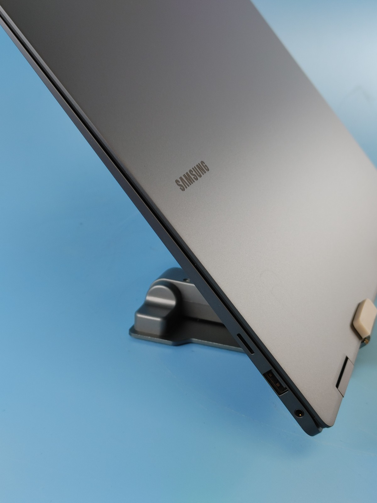 Samsung Galaxy Book3 Pro 360 2-in-1 16″ 3K i7-1360P 16GB RAM 1TB SSD