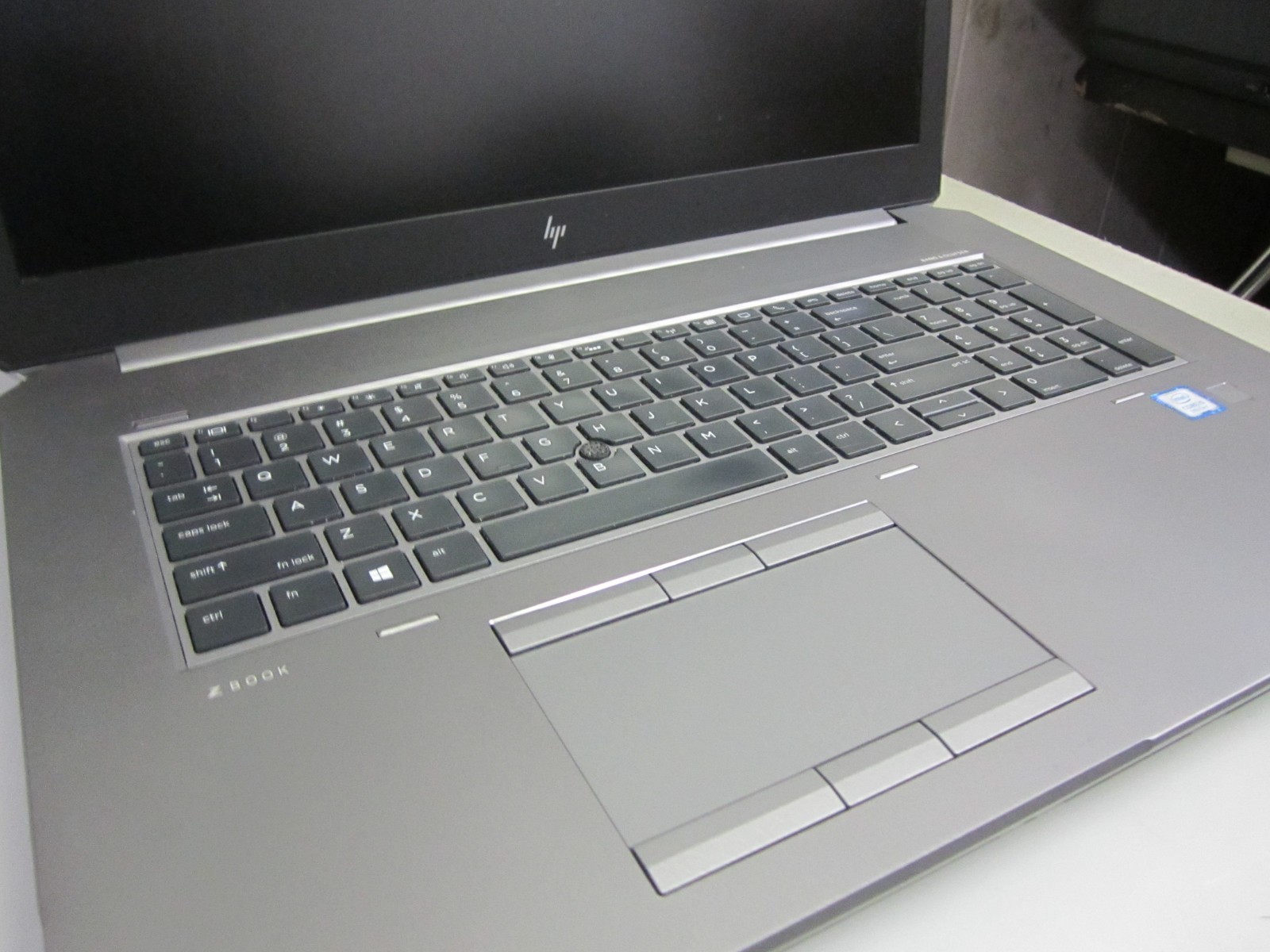 HP ZBook 17 G5 i5-8300H 2.3GHz 16GB/1TB NO OS Laptop + AC READ