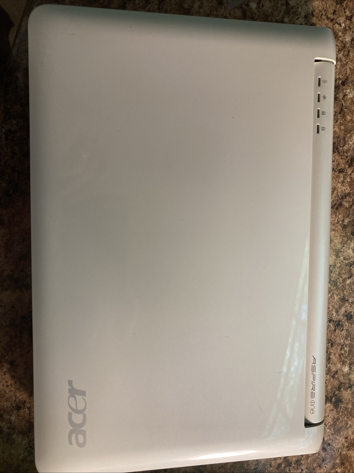Acer Aspire One Series ZG5 Intel Atom 1.60GHz Netbook Laptop PARTS NO CORD Untsd