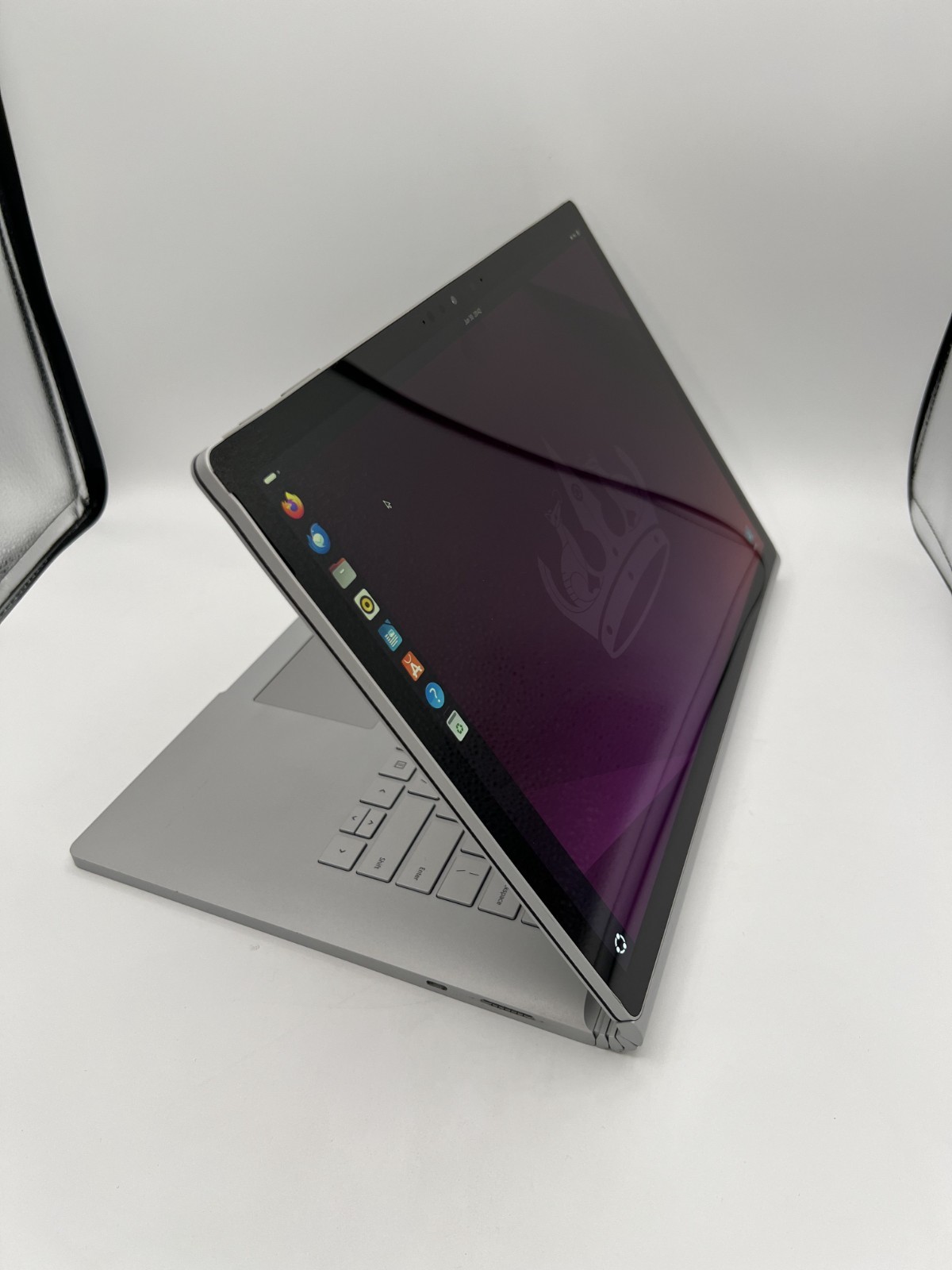 Microsoft Surface Book 3 15″ i7-1065G7 16GB 256GB SSD Ubuntu LTS 24.04