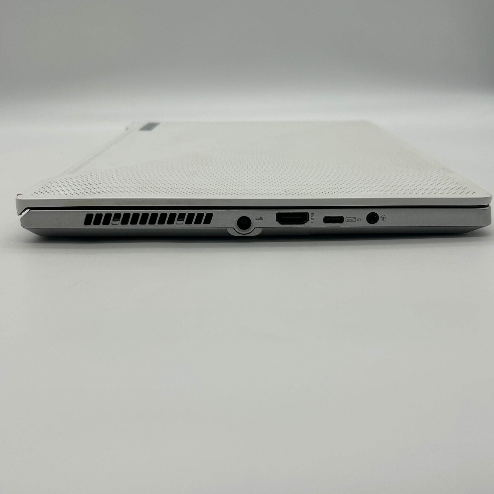 Asus ROG Zephyrus G14 |Ryzen 9 4900HS| 16GB RAM| 1TB SSD |RTX 2060| w/ Charger
