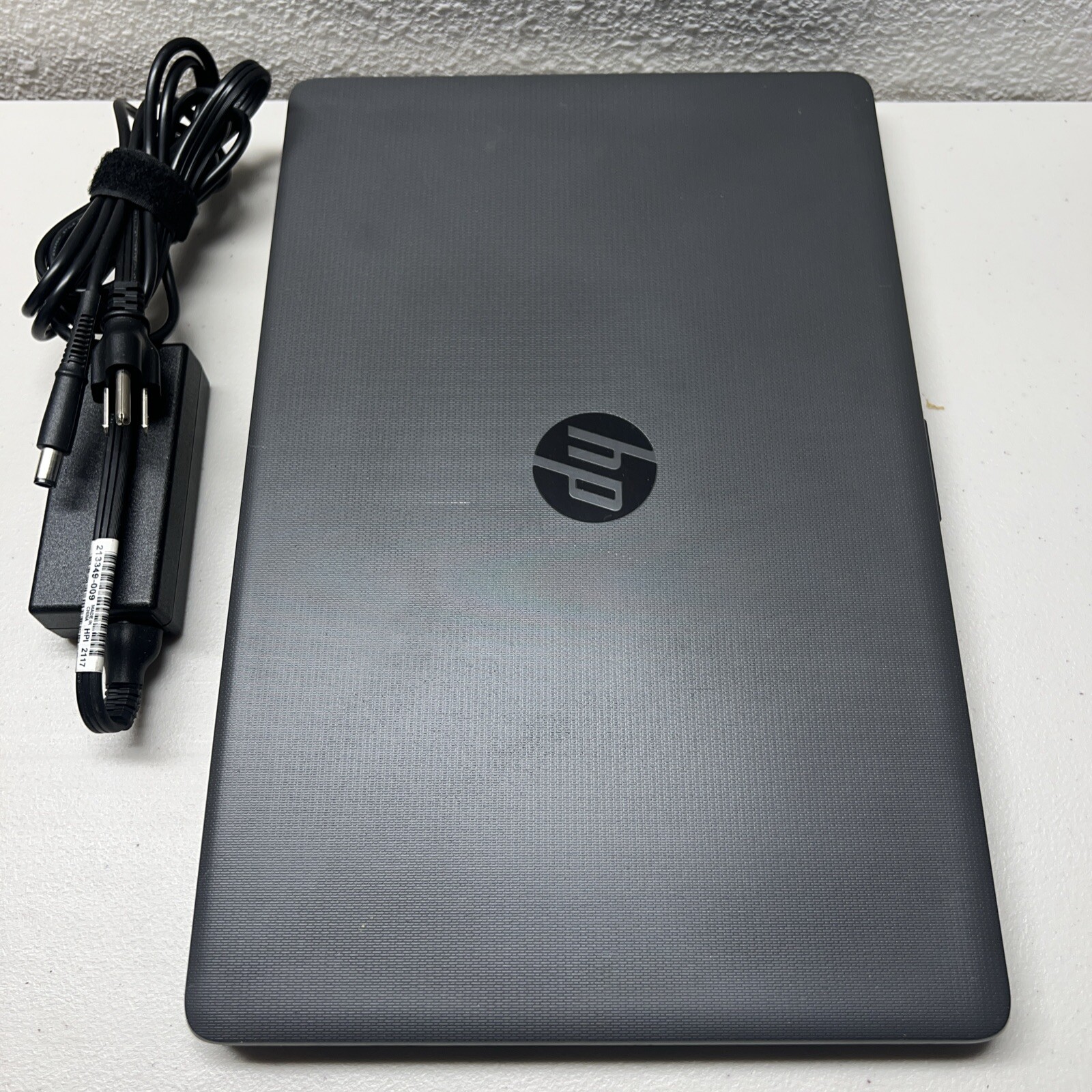 HP 250 G7 Notebook PC 15.6″ Intel Core i3-7020U @ 2.30GHz – 8GB DDR4 – 256GB SSD