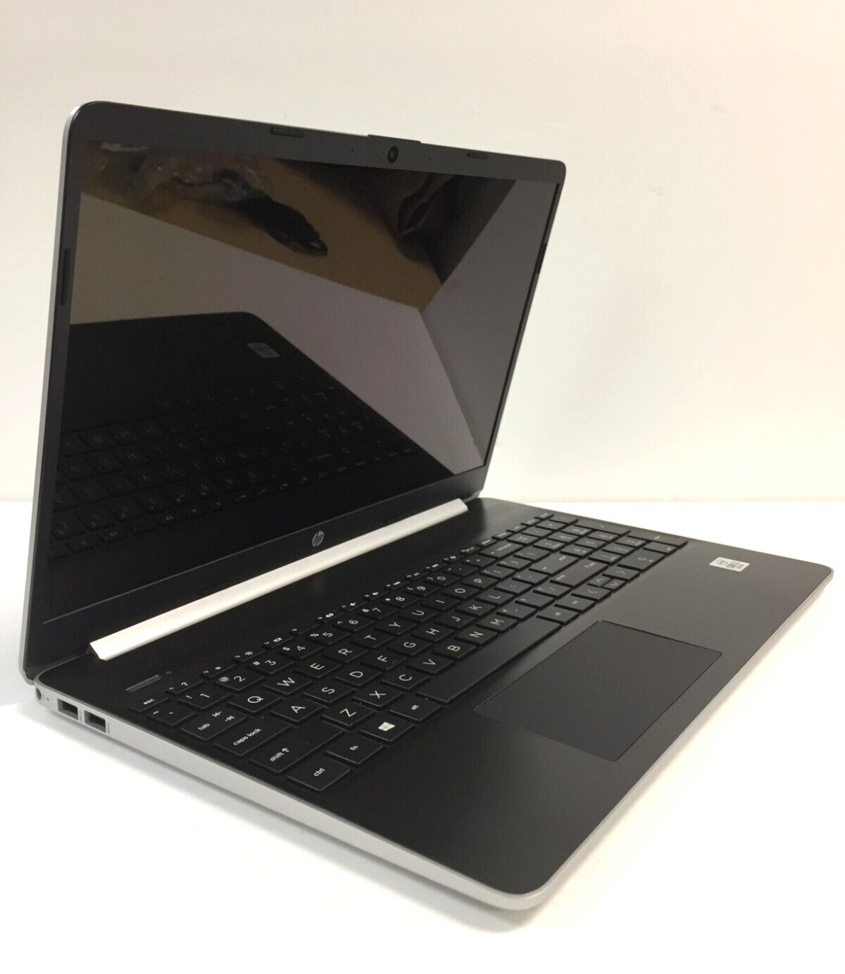 HP 15-DY1731MS 7PA01UA 15.6″ Touchscreen LAPTOP/I3-1005G1/8GB RAM/128GB SSD/W10