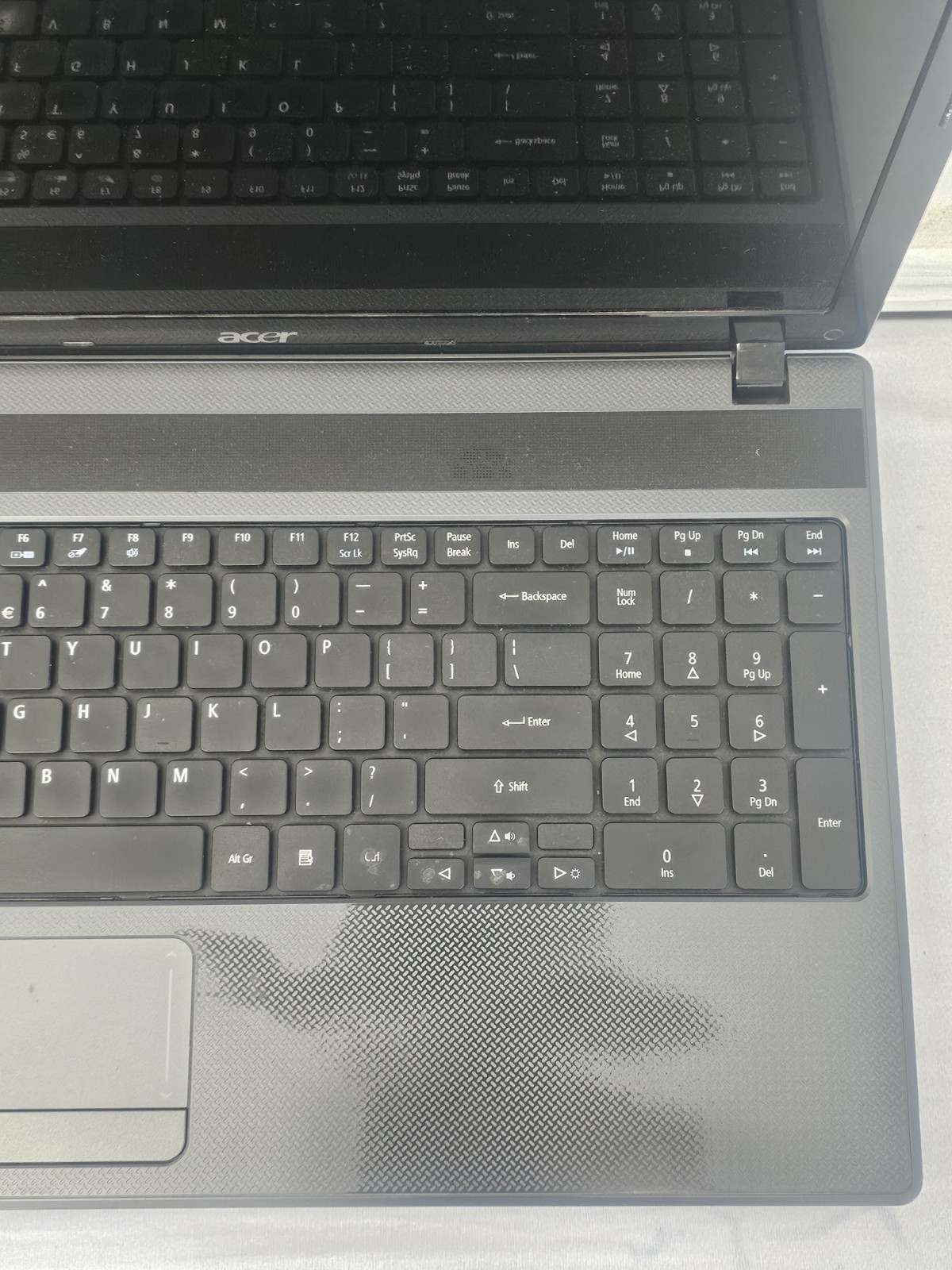 Acer Aspire 5733 Laptop – Intel i3-M370 – 8GB RAM – NO HDD/OS – Read Desc.
