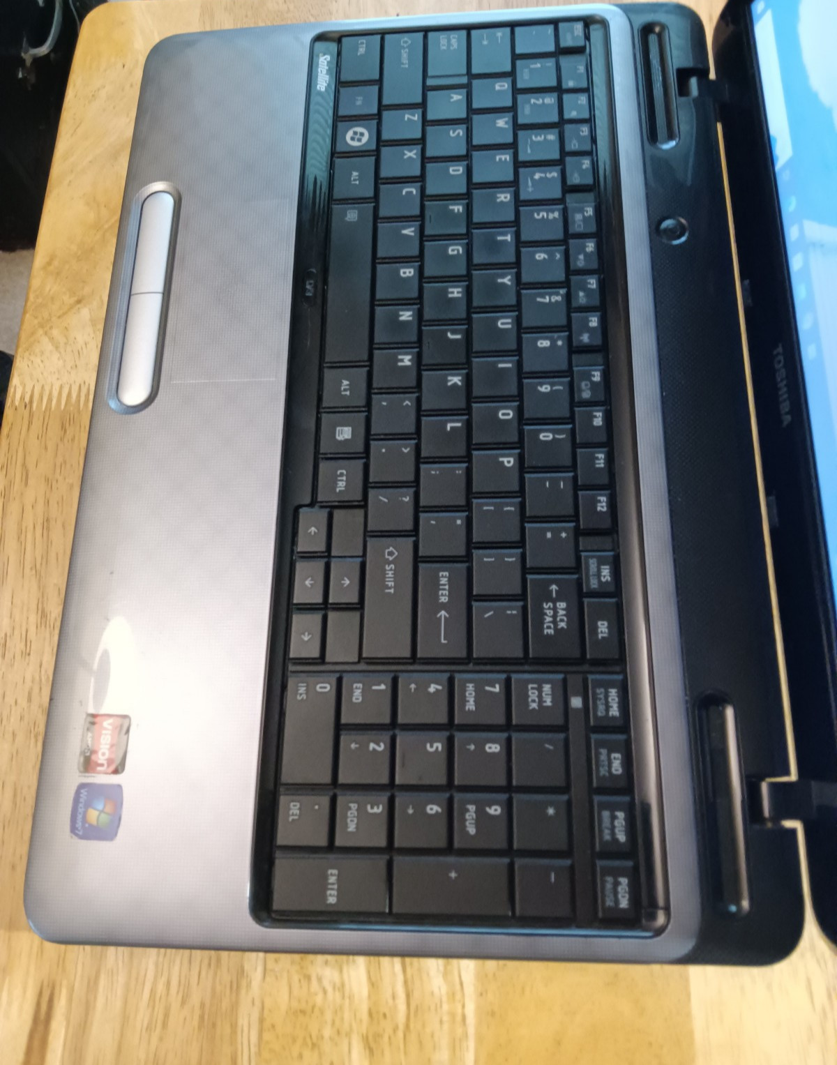 Toshiba L755D-S5109/Amd A4-3305M 1.90ghz/4gb/320gb/Windows 10 Pro/Webcam/BT/15.6