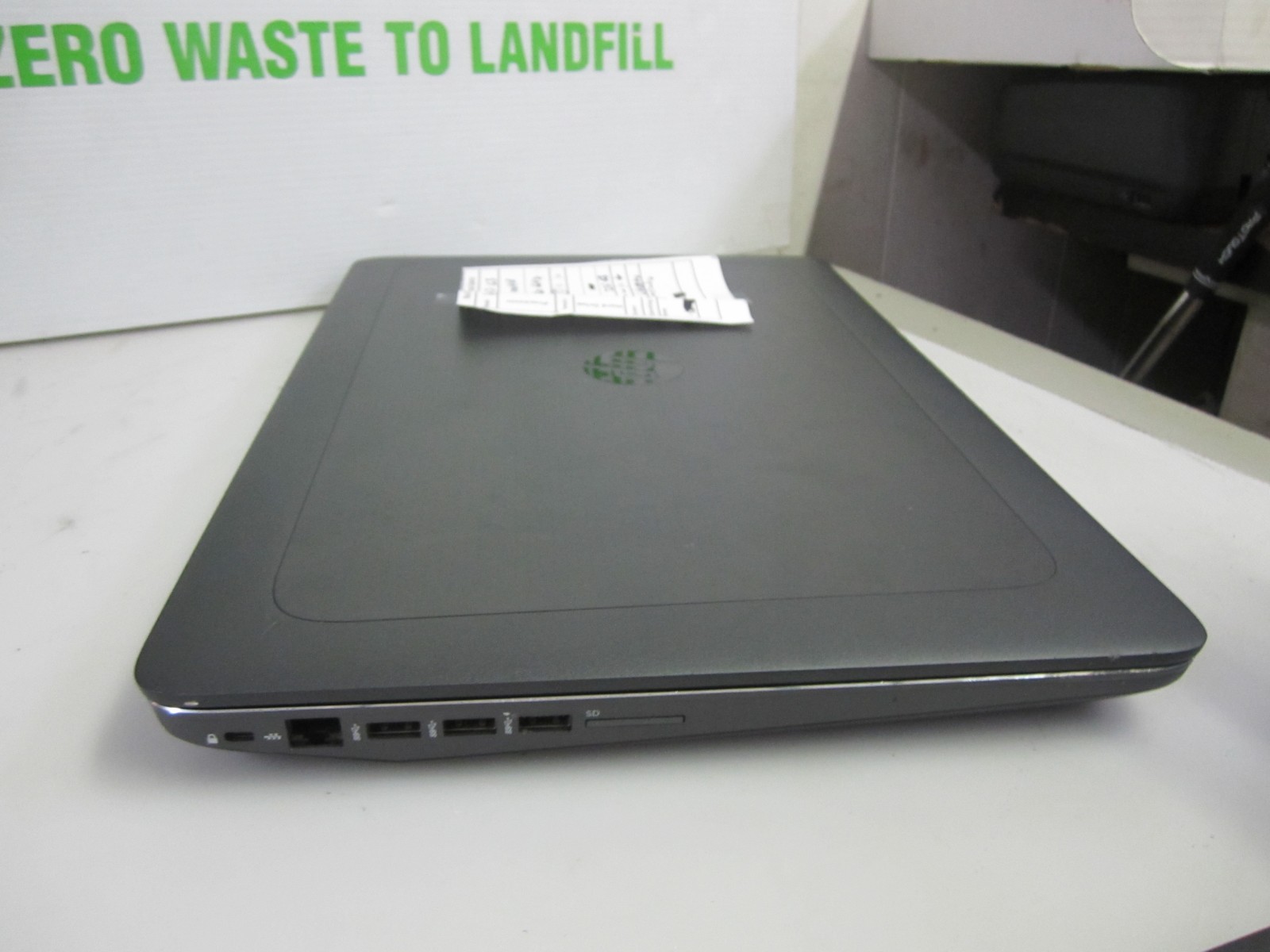 HP ZBook 17 G3 17.3″ i7-6700HQ 2.60GHz 16GB/256GB UBUNTU Laptop + AC NO BTRY