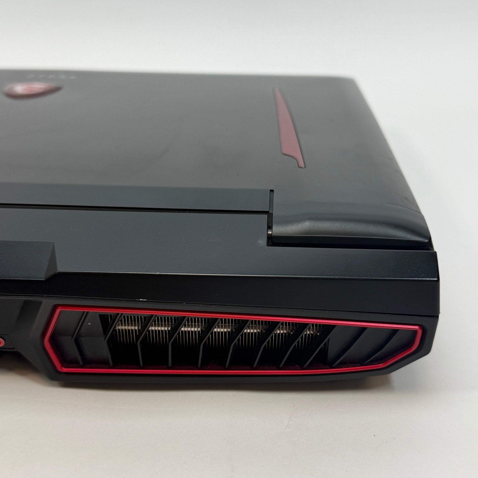 MSI Titan GT75 8RF 17.3″ i7-8850H 2.6GHz 64GB 256GB GTX 1080 Bent USB Read