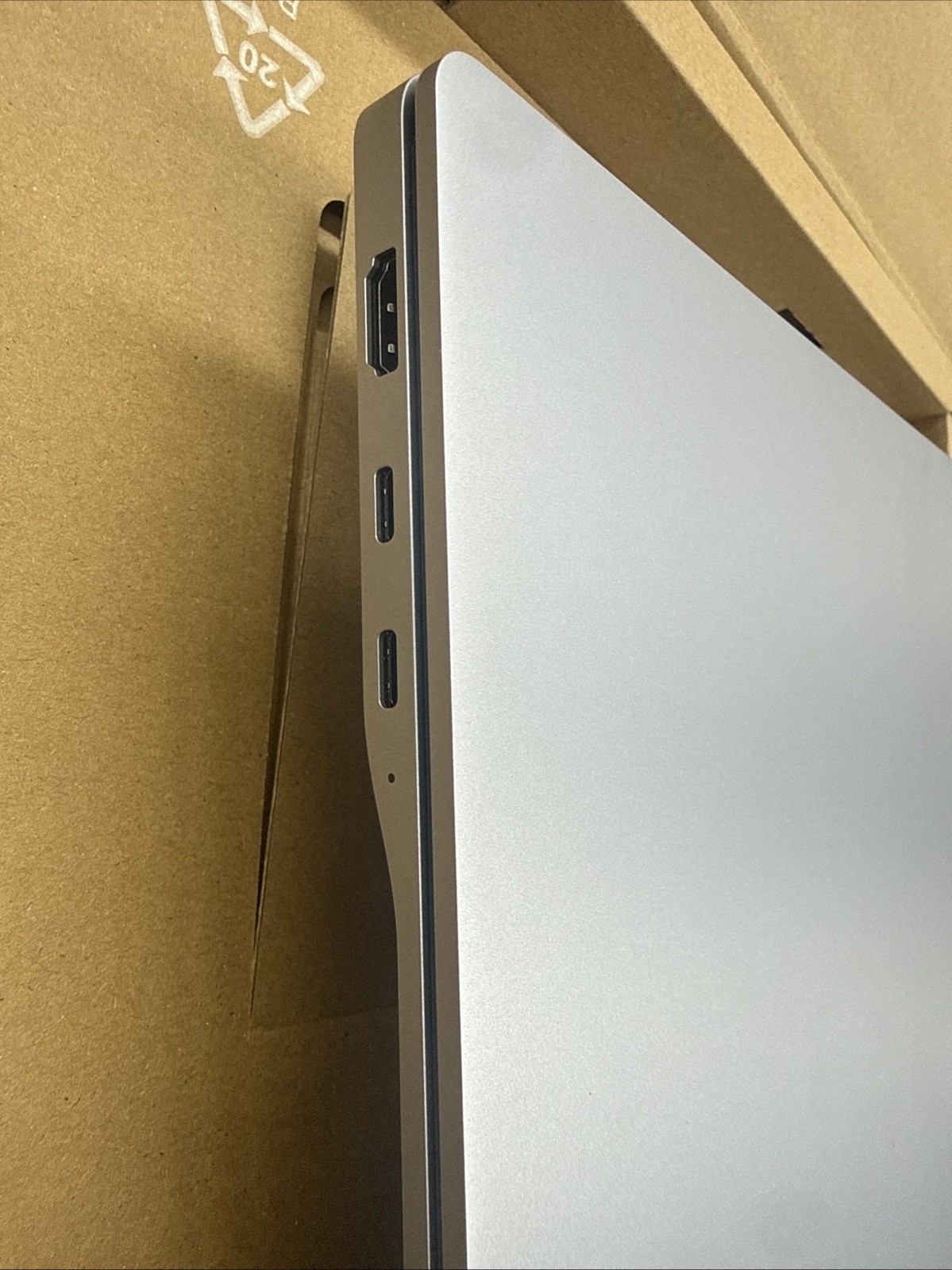 Samsung Galaxy Book4 Edge Snapdragon X 2.96GHz 16GB 512GB 15.6″ NP750XQB