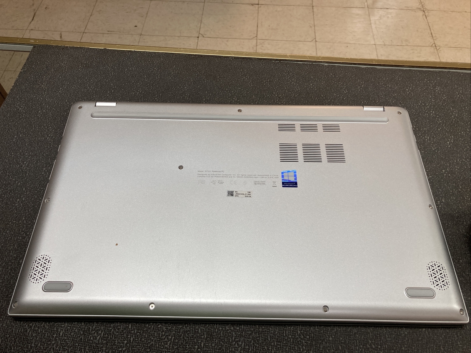 Asus Vivobook S712J Laptop