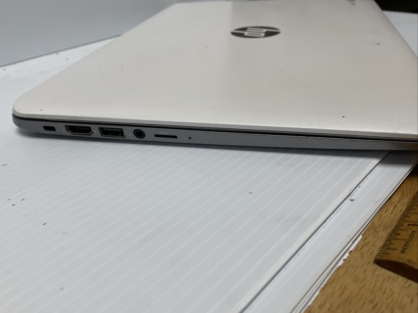 HP Chromebook 14-ak013dx White 14″ Intel NO POWER CORD UNTESTED FOR PARTS ONLY