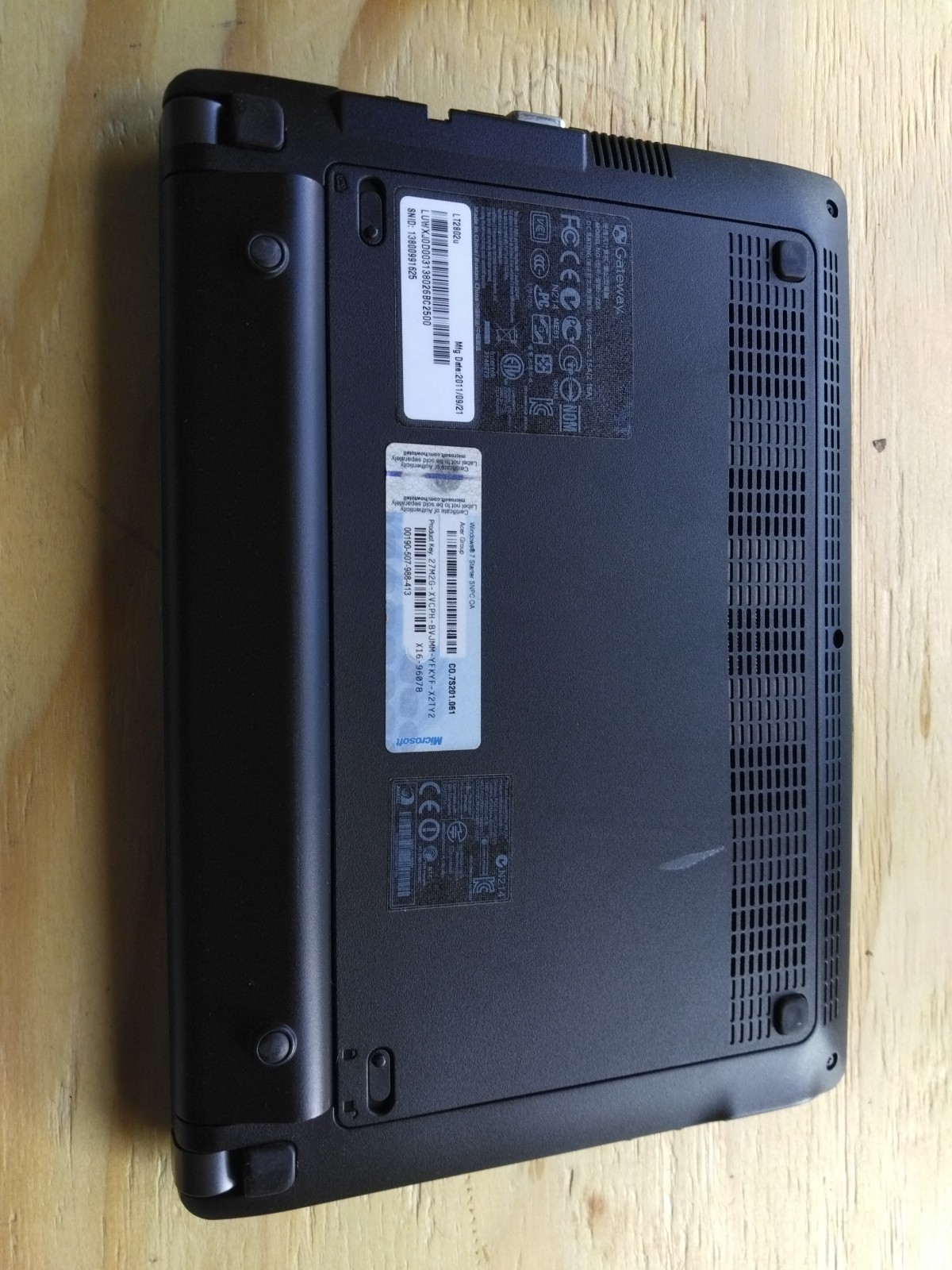 Gateway LT2802u 10.1″ Netbook-Intel Atom N455-120GB SSD-2GB RAM-Windows 7-Office