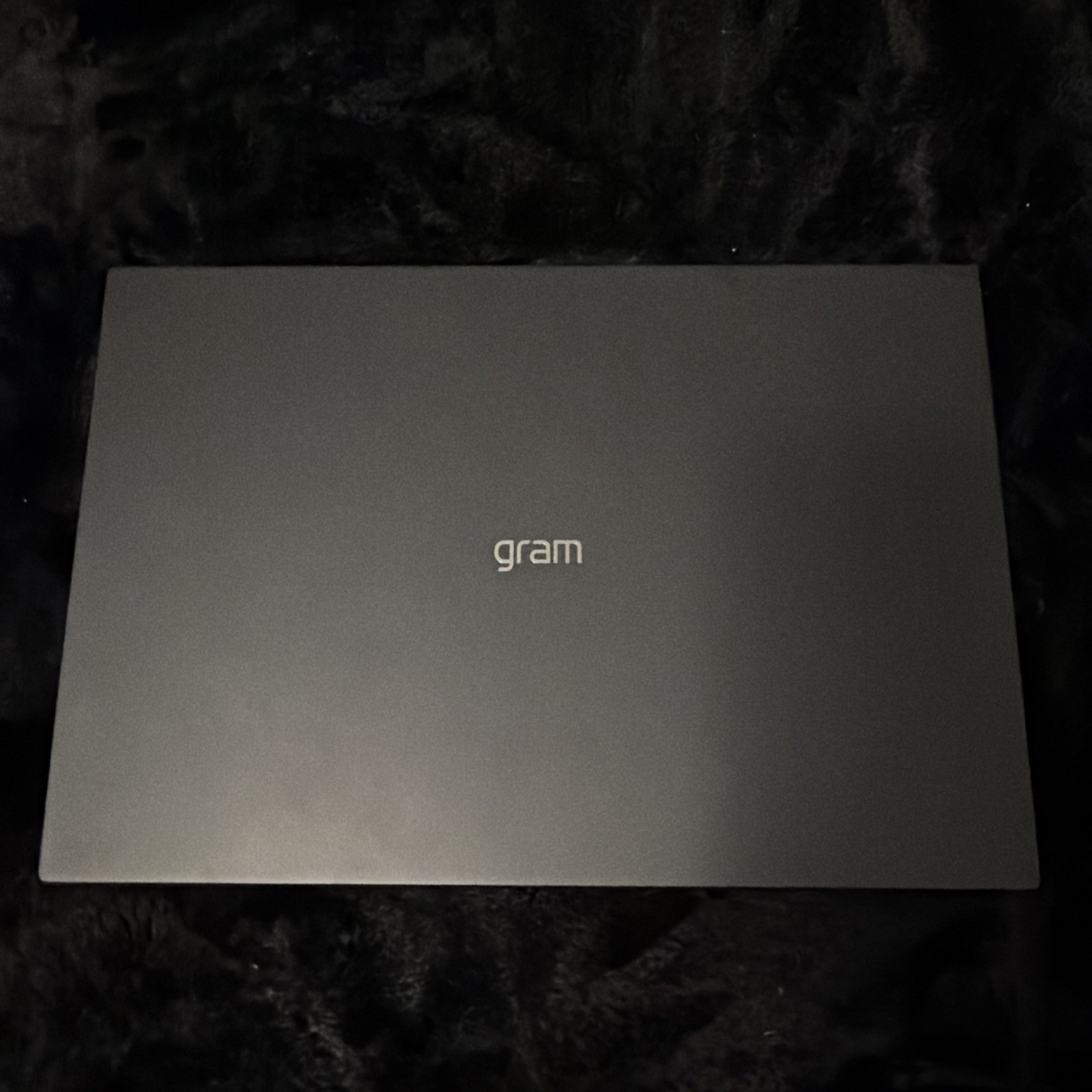LG Gram 16Z90Q 16”WQXGA Intel Core i7-1260P 2.1GHz 16GB, 256GB SSD & Charger