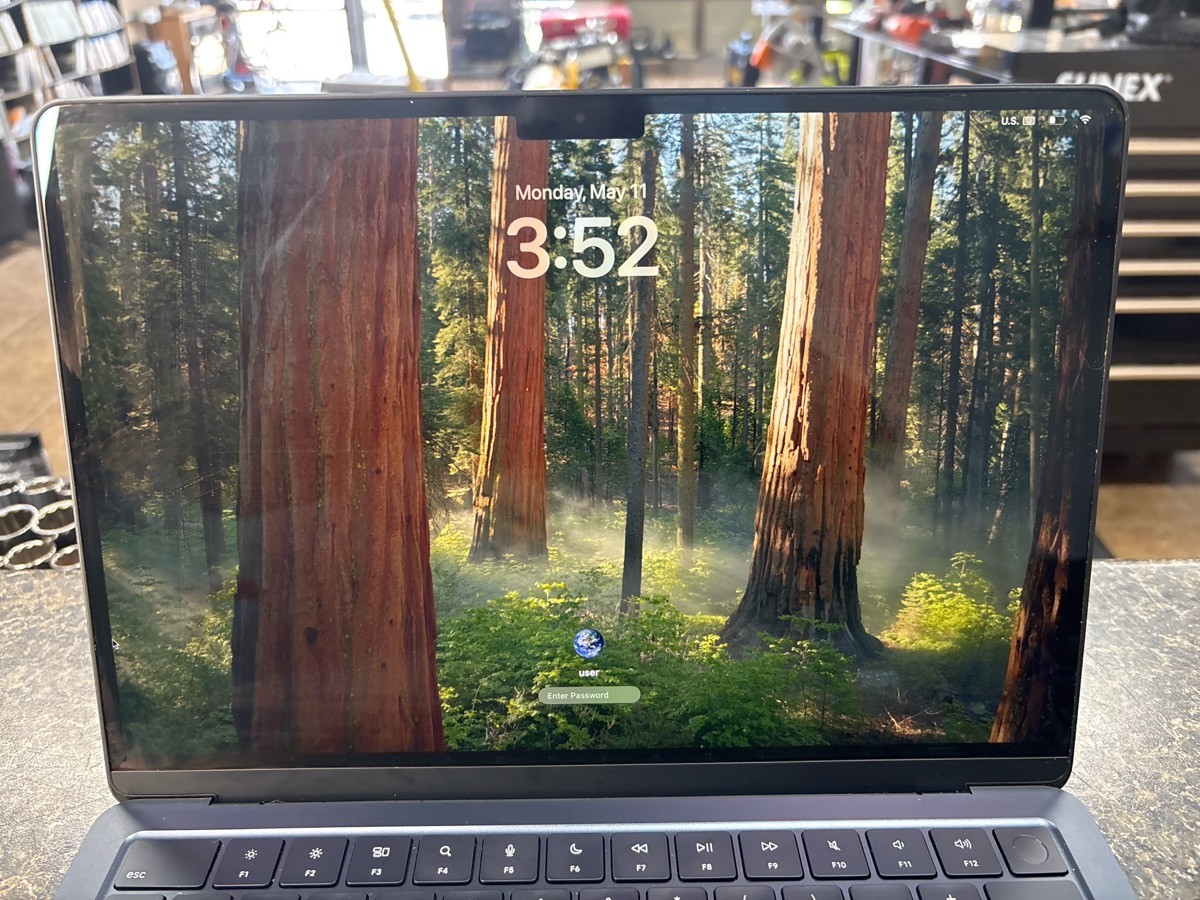 APPLE MACBOOK AIR A3240 LAPTOP OS 13″ 4.5GHZ 16GB RAM 256GB SSD (QUI005077)