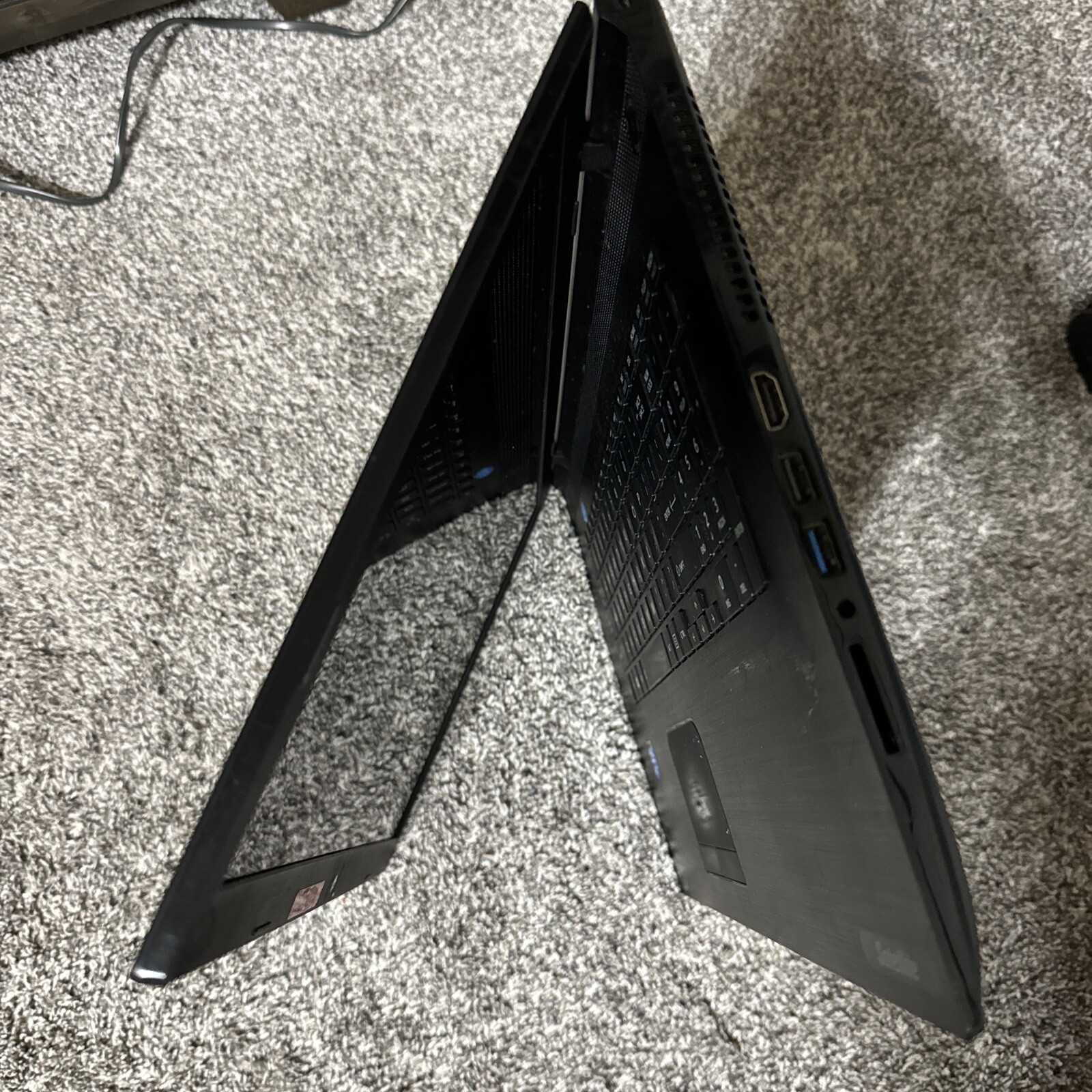 Toshiba Satellite c75-c7130 Laptop i3 5005u 2ghz 17.3 No Ram/HD/Charger For Part