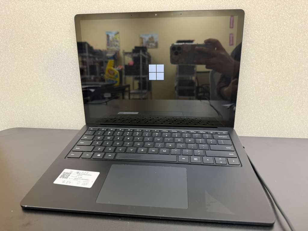 Microsoft Surface Laptop 3 13.5″ i5-1035G7 8GB RAM – DOESN’T BOOT