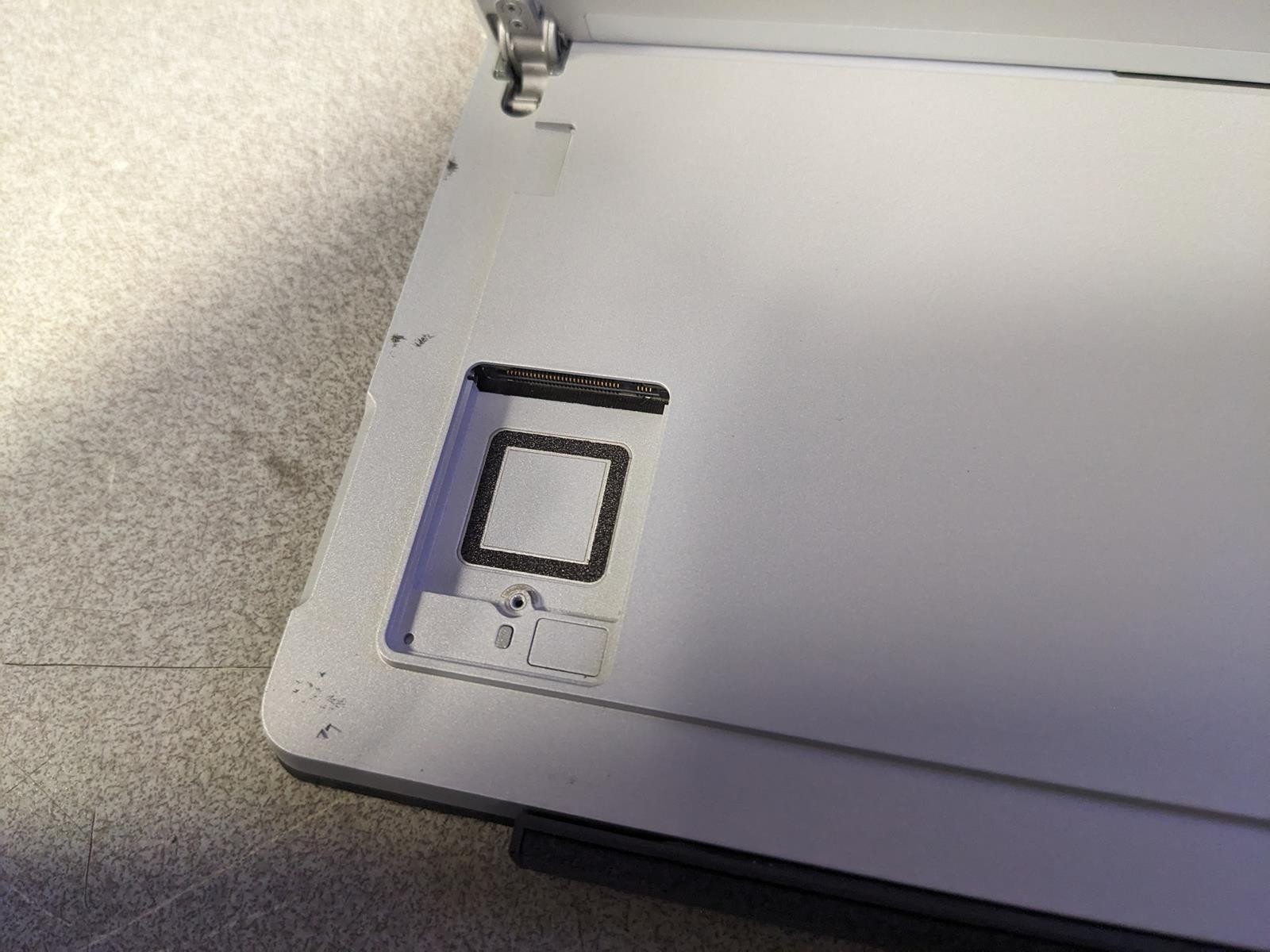 MICROSOFT SURFACE PRO 7+ (1960) i7-1165G7 @ 2.80GHz, 16GB RAM, NO HDD/OS