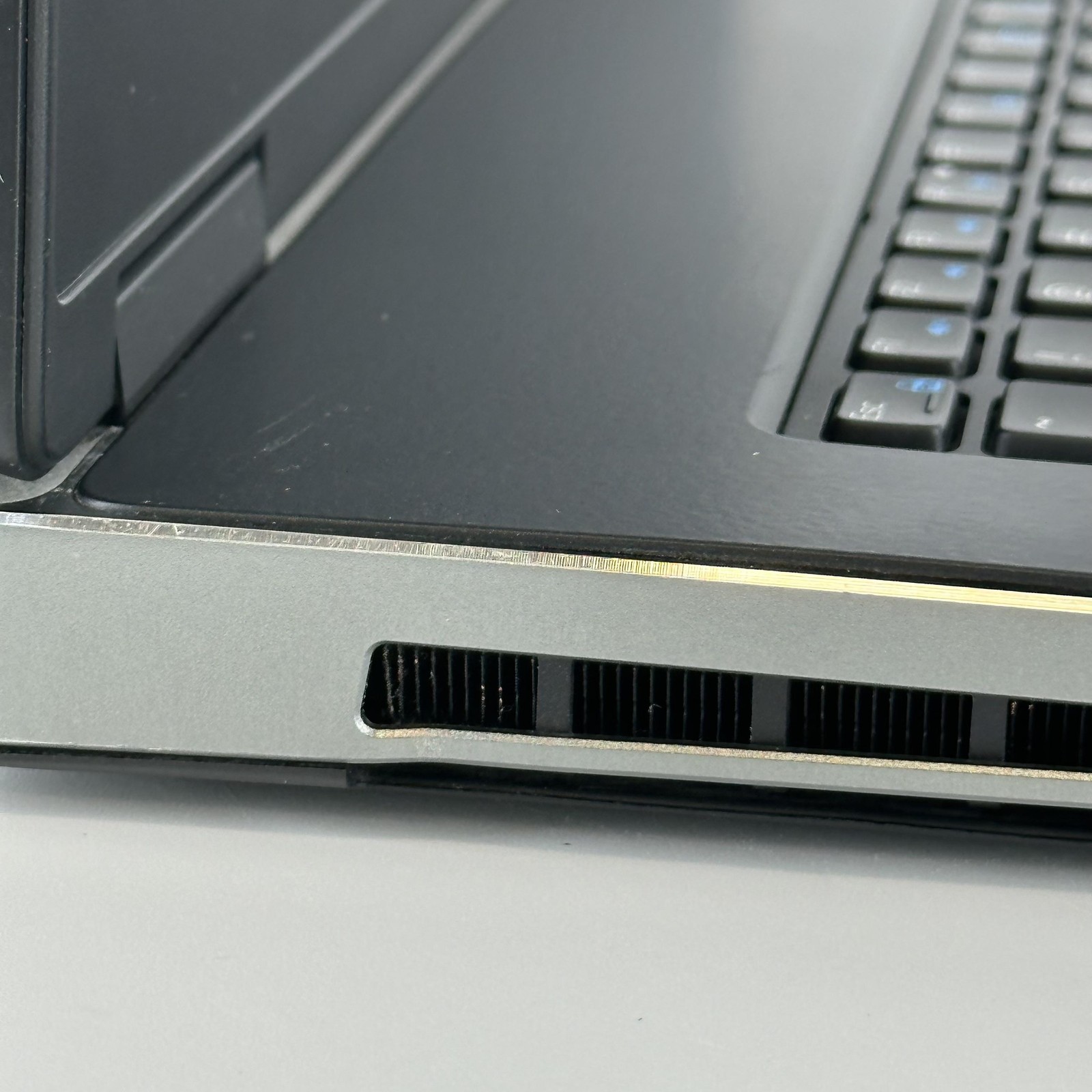 Dell Precision 7730 17.3 4K Xeon E-2176M 2.70GHz 64GB 1TB SSD Missing Trackpoint