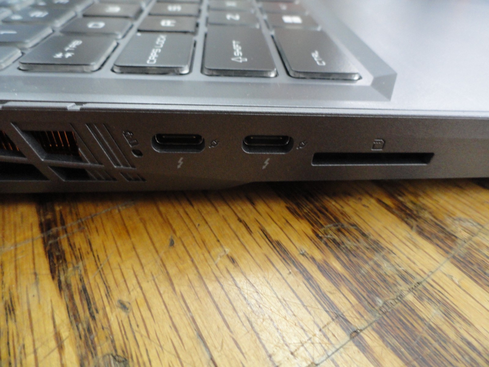 MSI VECTOR 16 HX AI A2XW / Core Ultra 9 / 32GB RAM / 1TB SSD – PRISTINE!